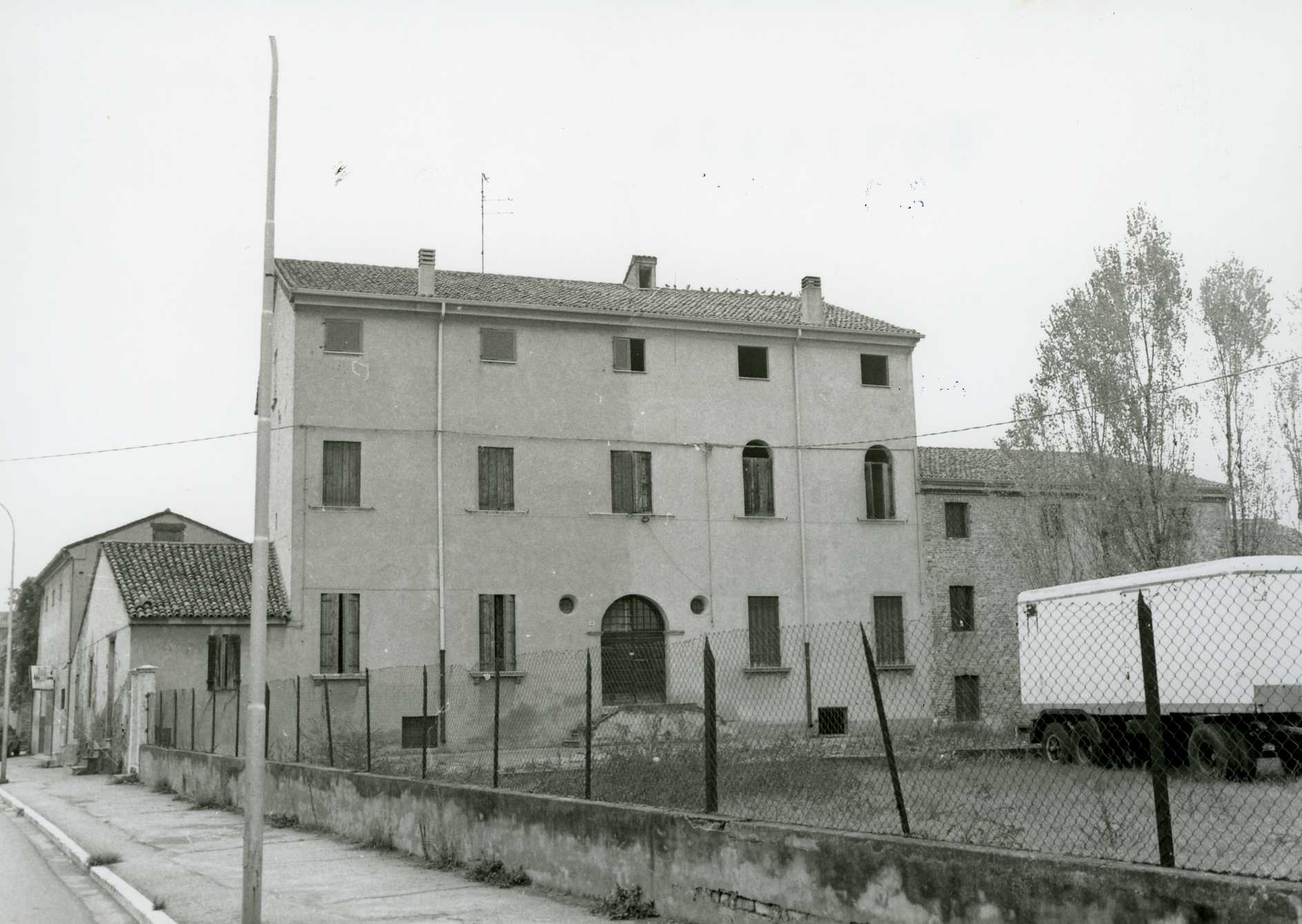 Palazzo Conti di Sanguinetto (palazzo, padronale) - Casaleone (VR)  (XV, metà)