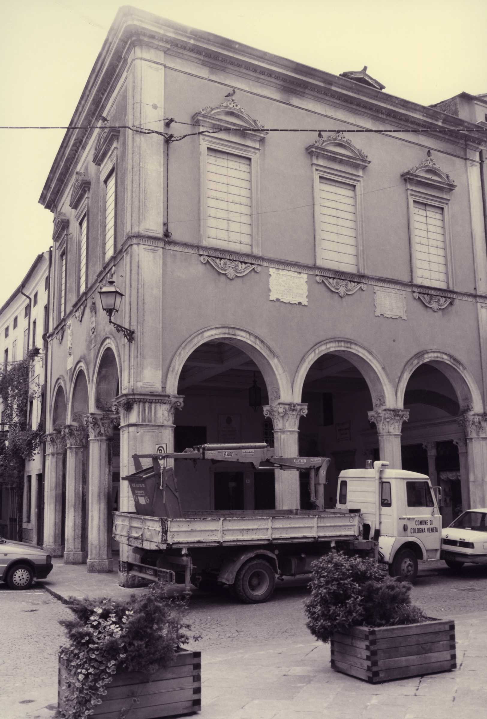 palazzo, pubblico - Cologna Veneta (VR)  (XIX, seconda metà)