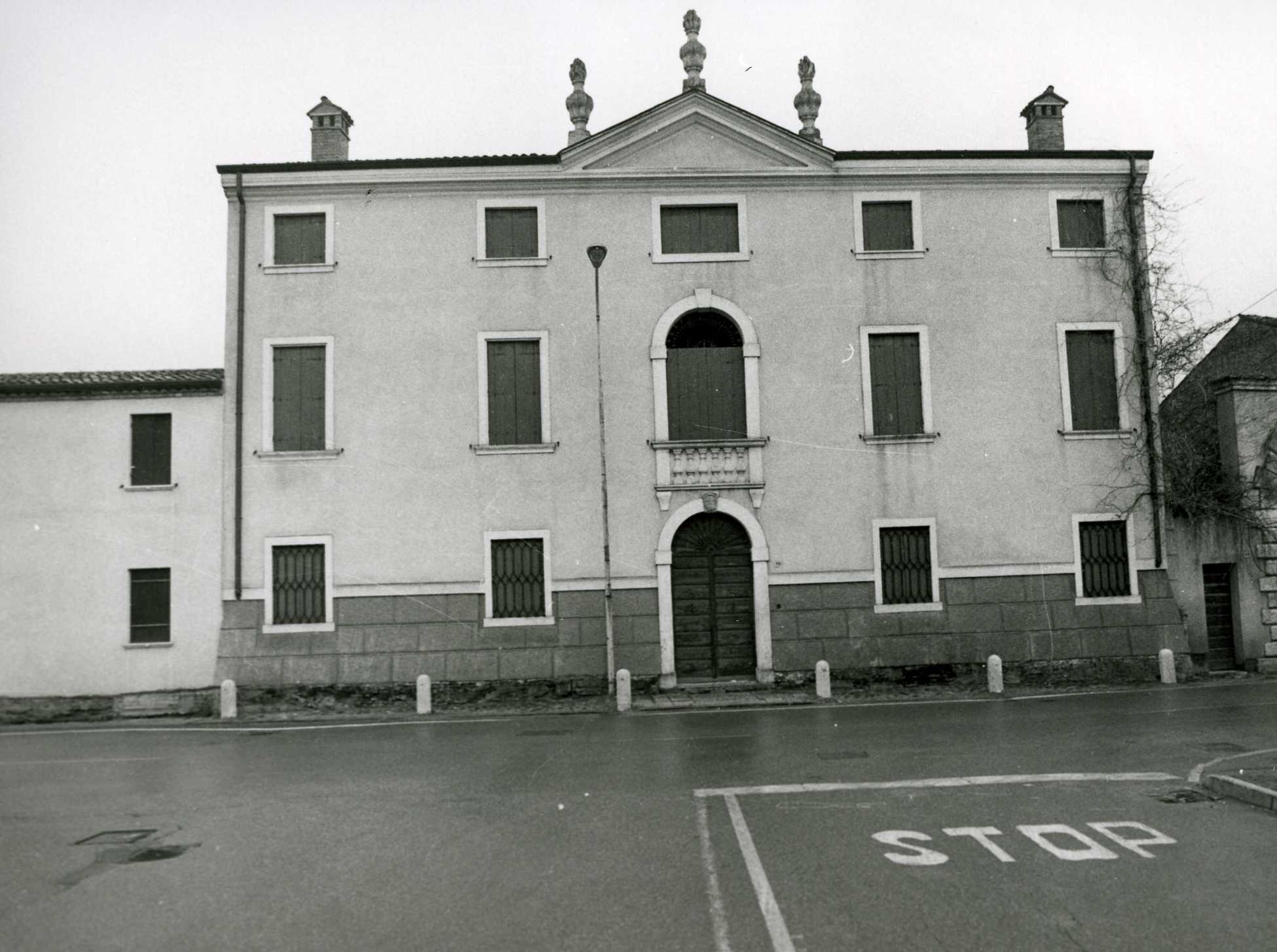 Villa Ferri Albertini (villa, nobiliare) - Minerbe (VR)  (XIX, seconda metà)