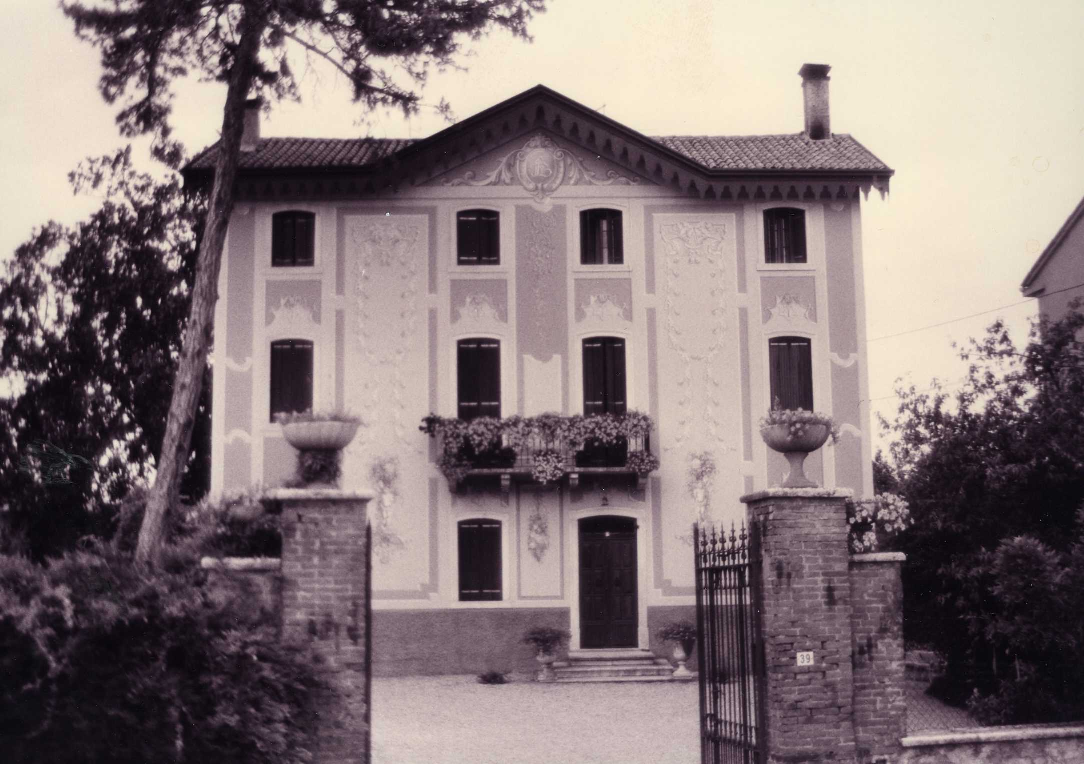 casa bertuzzi faltracco (villino) - Monteforte d'Alpone (VR)  (XX, inizio)