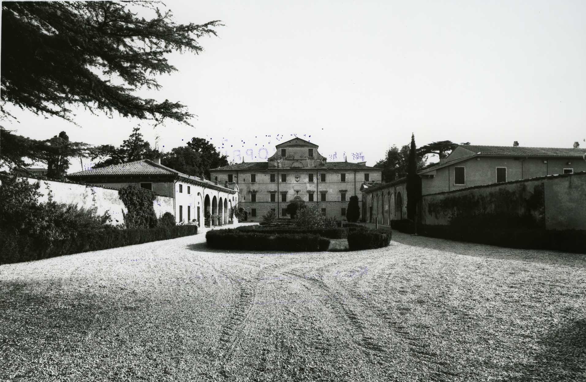 villa albertini (villa, nobiliare) - Pescantina (VR)  (XVIII, inizio)