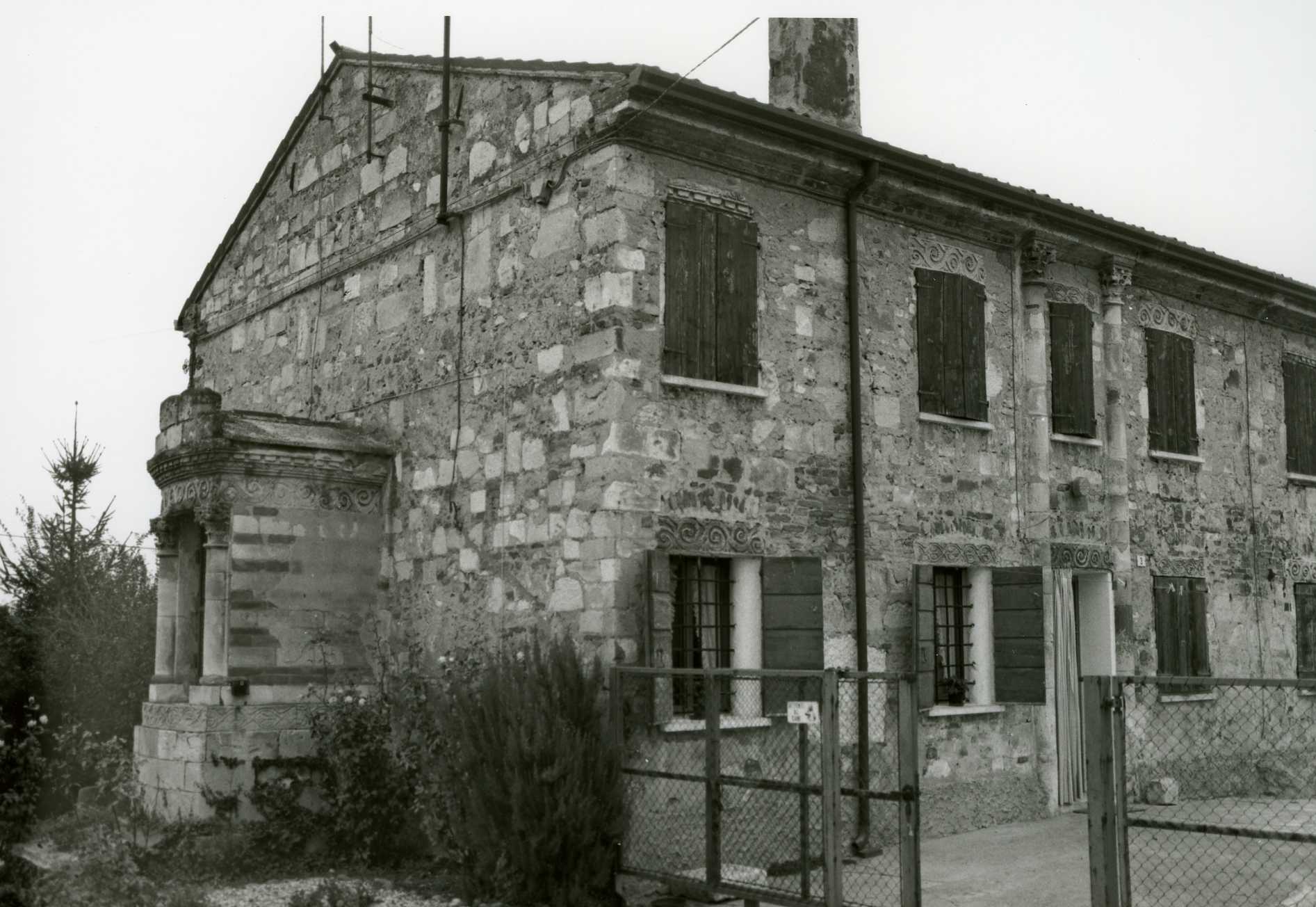 casa (casa, abitazione) - Ronco all'Adige (VR)  (XIII, metà)