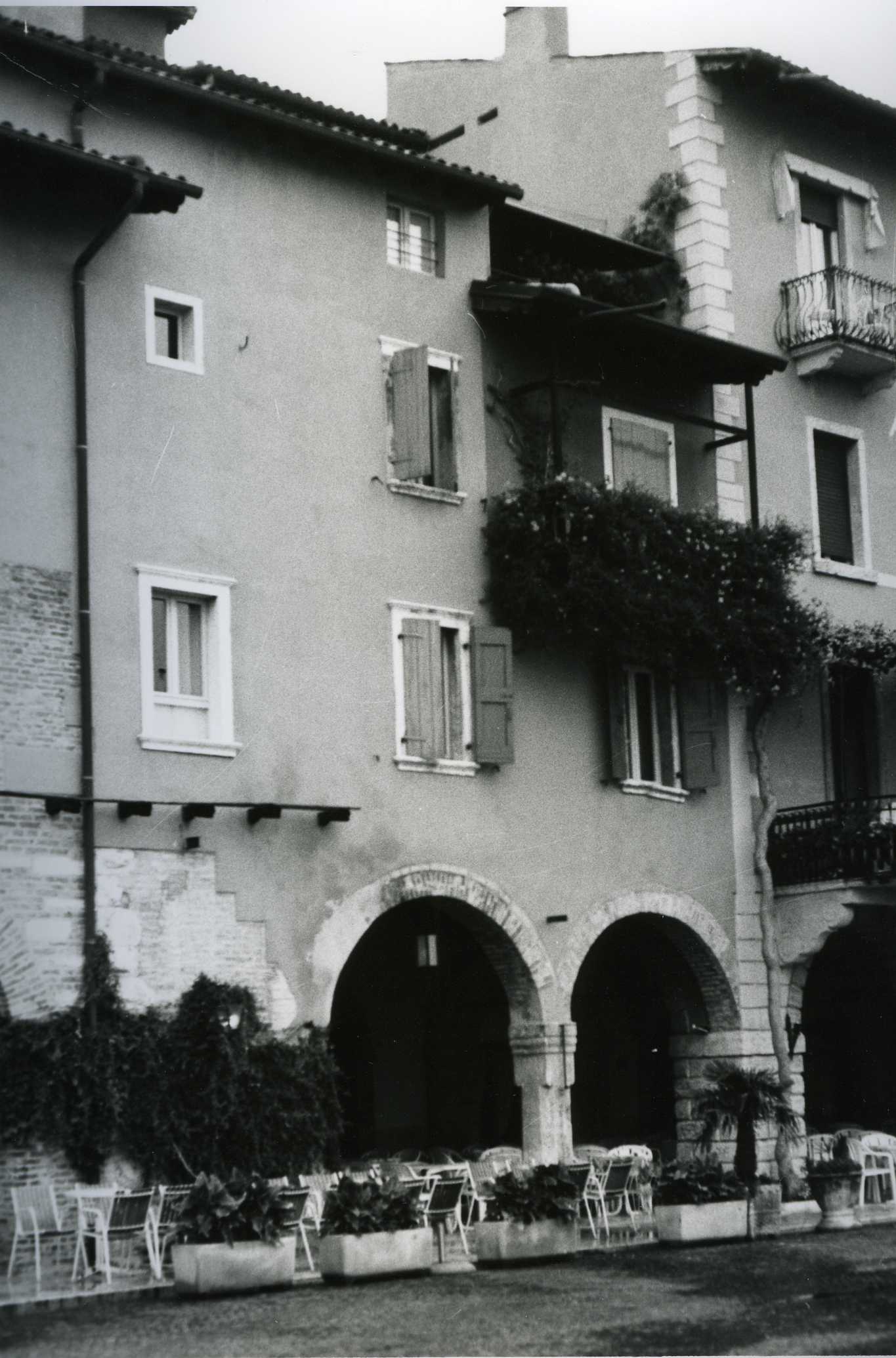 albergo gardesana (palazzo) - Torri del Benaco (VR)  (XV)
