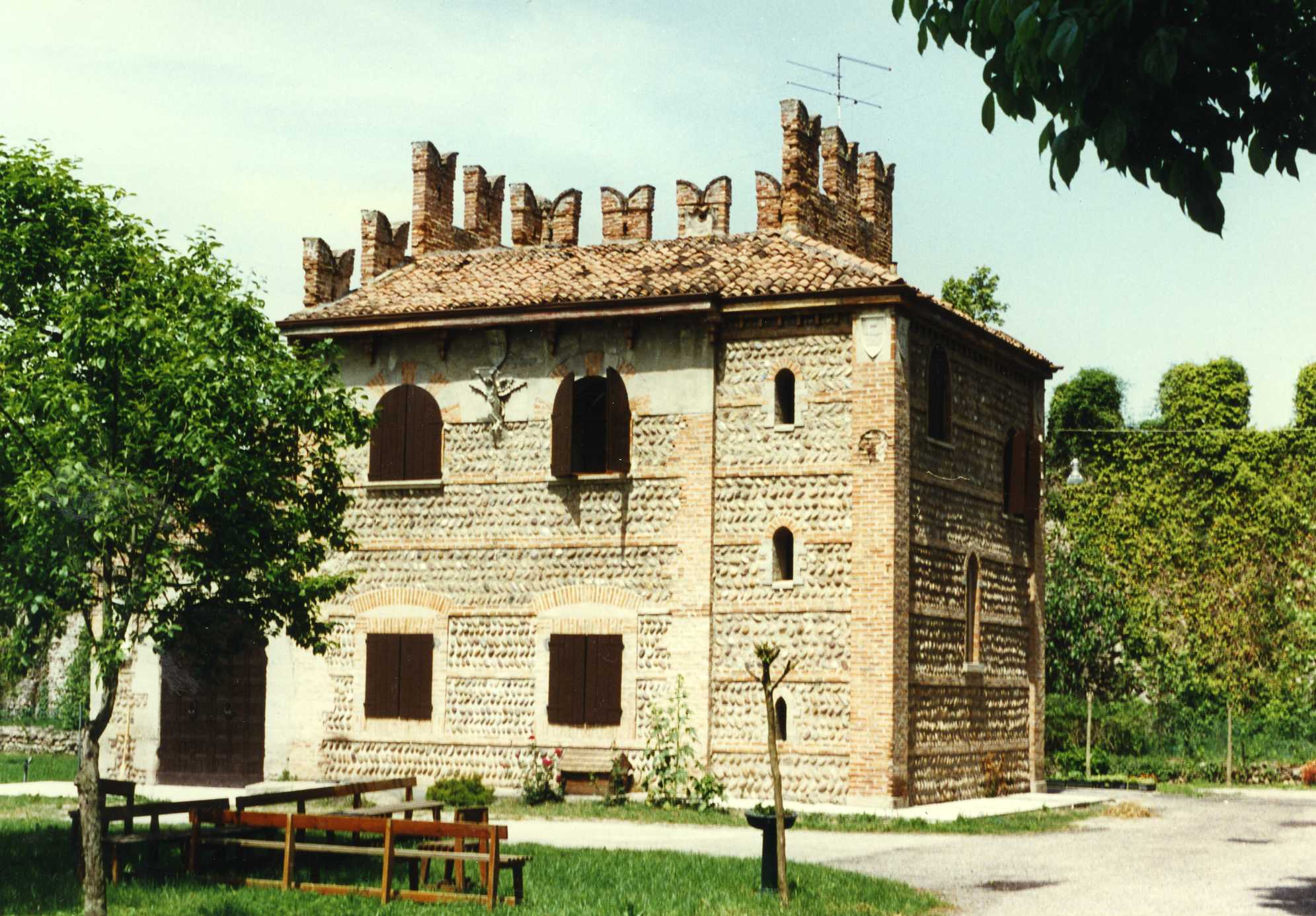 Casa del custode dell'acquedotto (casa) - Valeggio sul Mincio (VR) 