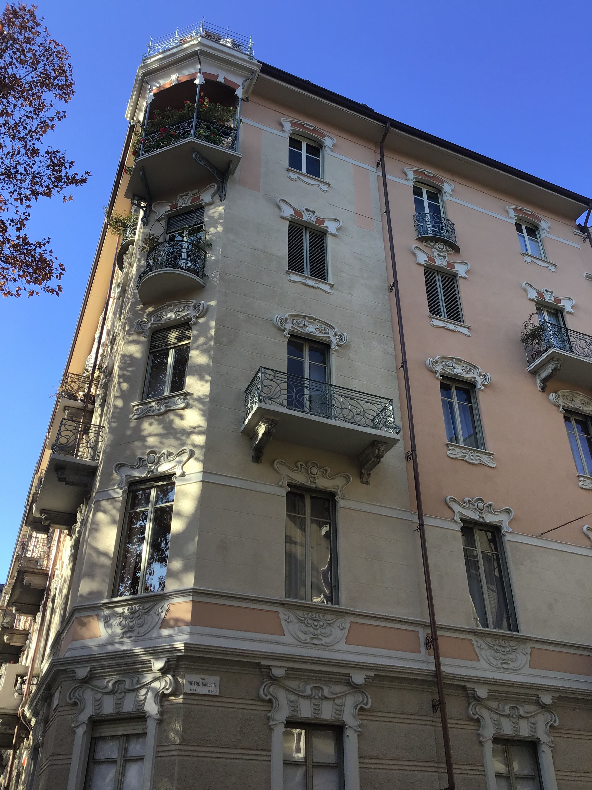 [Palazzo in Via Bagetti, 16] (palazzo) - Torino (TO)  (XX)