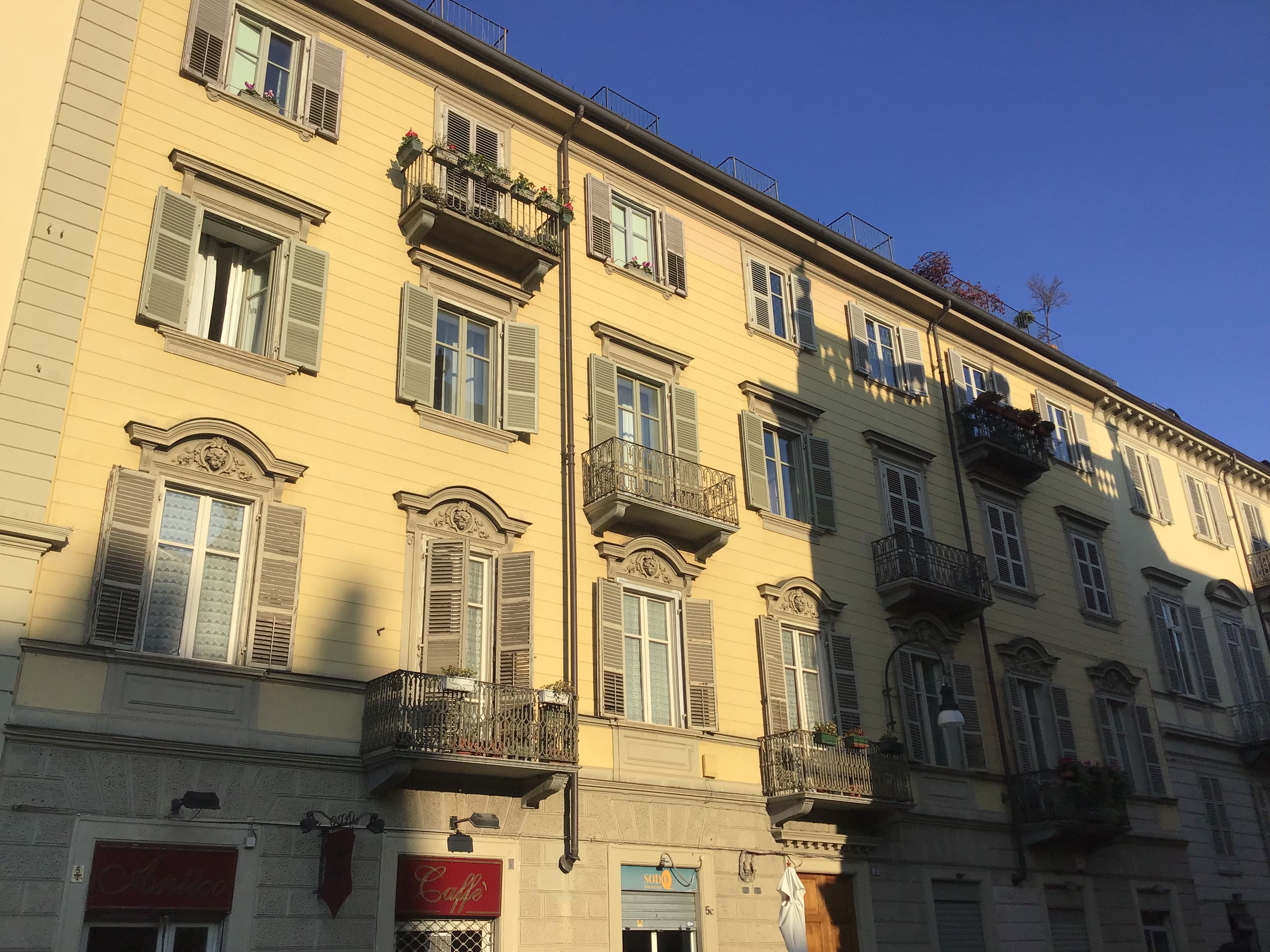 [Casa in Piazza Bodoni, 5] (casa) - Torino (TO)  (XIX)