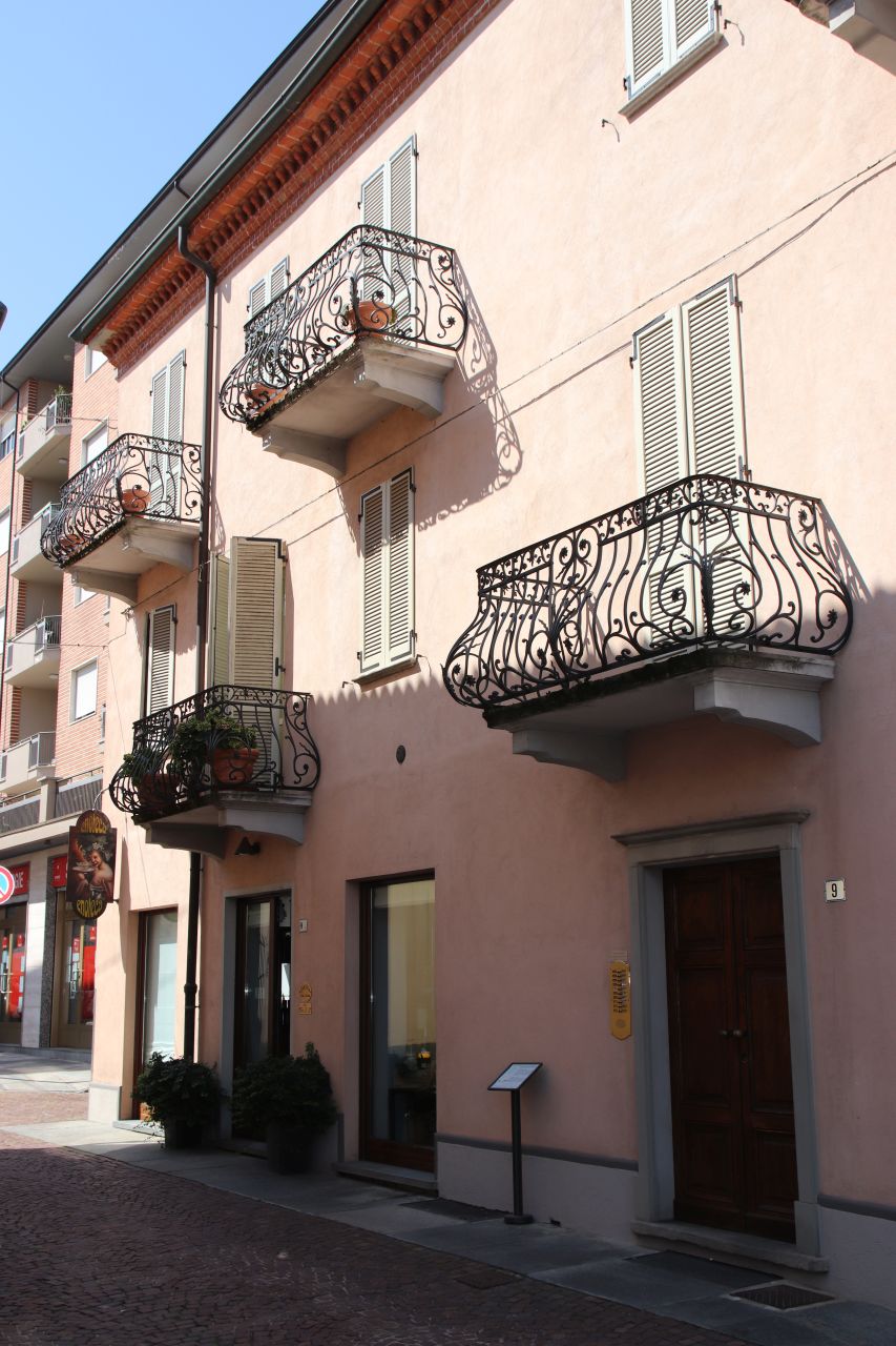 [Casa in Via Vernazza, 9] (casa) - Alba (CN)  (XIX)