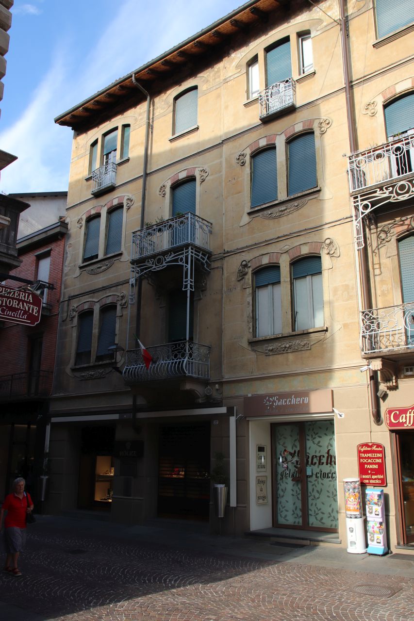 [Casa in Via Vittorio Emanuele, 32] (casa) - Alba (CN)  (XVIII)