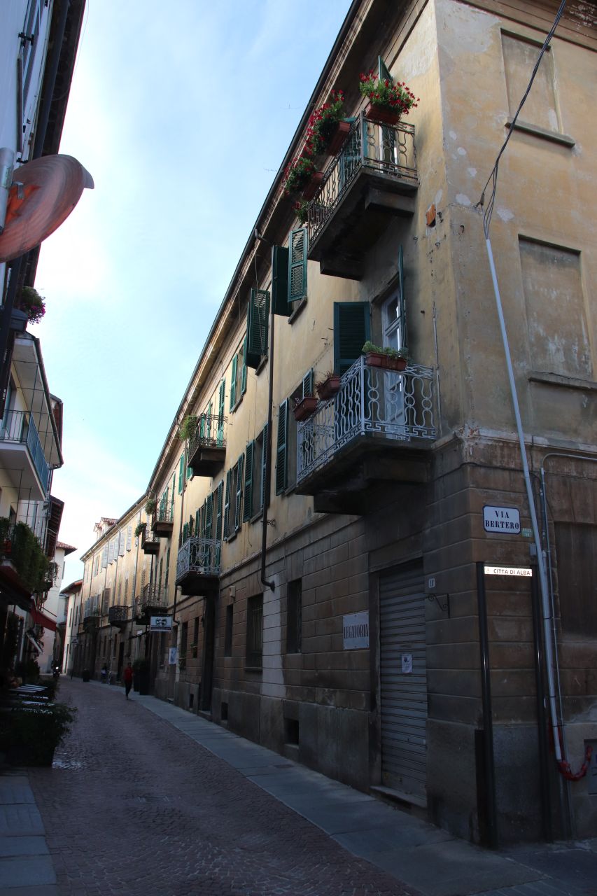 [Casa in Via Pertinace, 10] (casa) - Alba (CN)  (XVIII)
