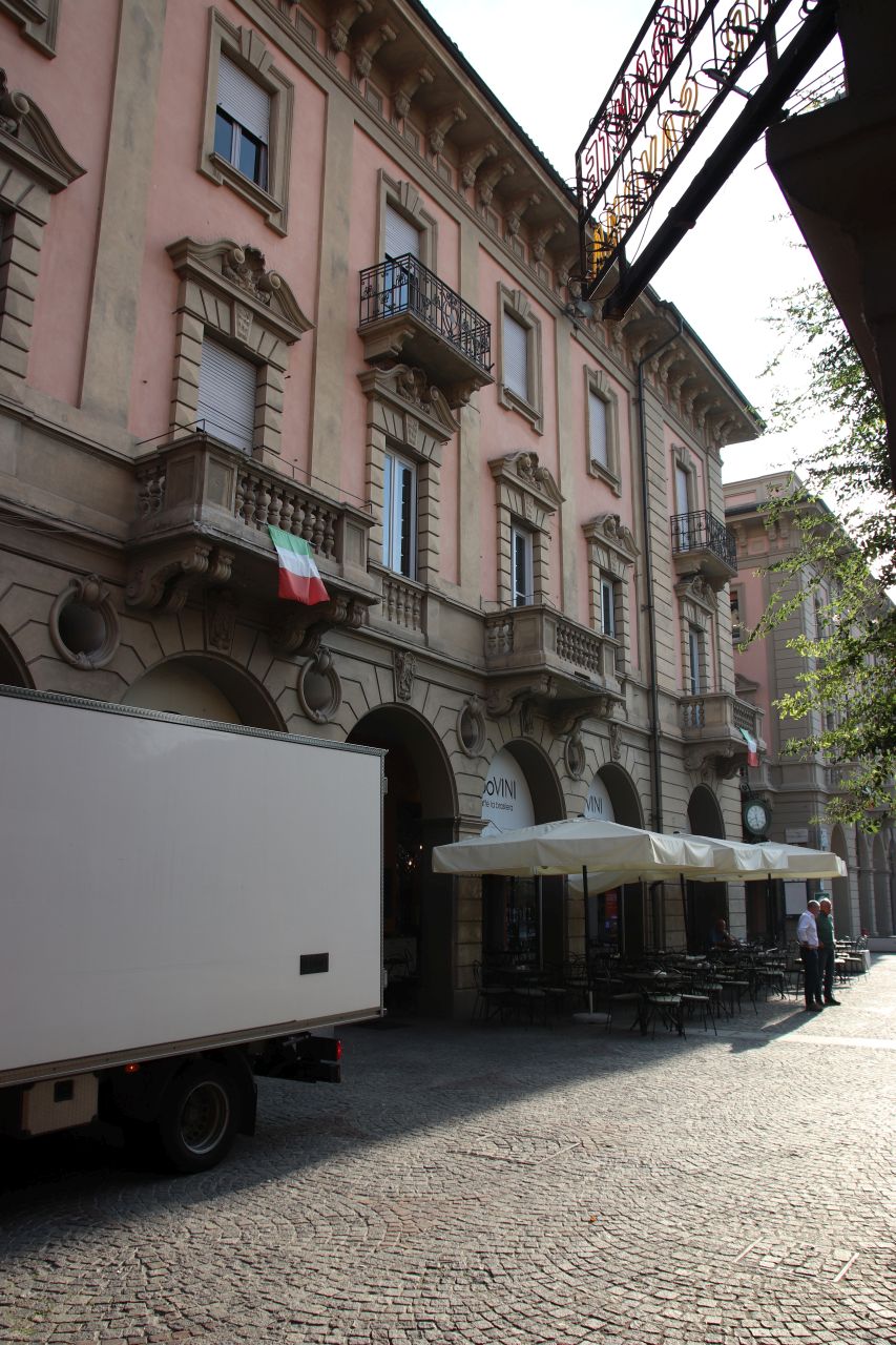 [Casa in Via Roma, 2, 4] (casa) - Alba (CN)  (XX)