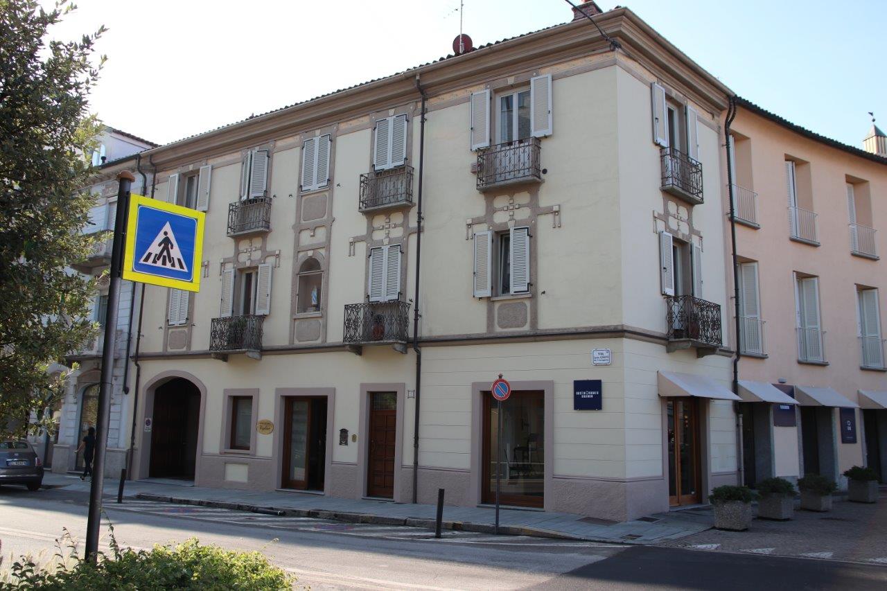 [Casa in Piazza Savona, 9] (casa) - Alba (CN)  (XIX)