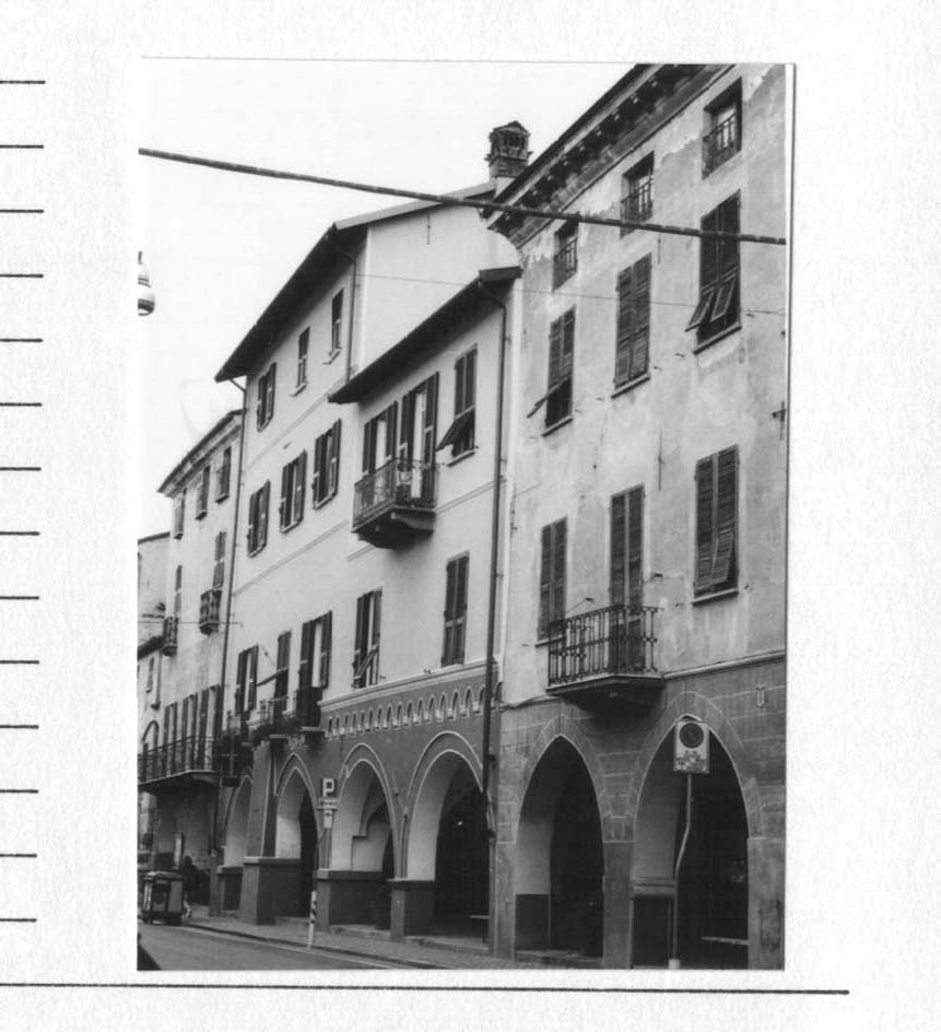 [Casa in Piazza Italia, 45/47/51/53] (casa, privata) - Millesimo (SV)  (XIV)