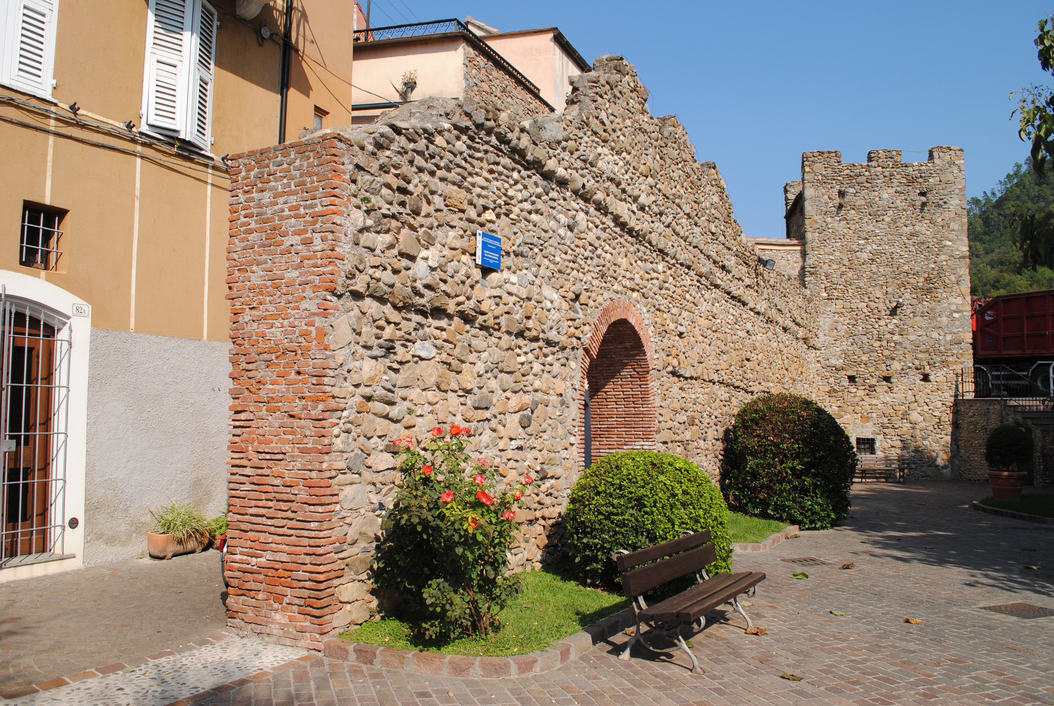 Mura, porte e torri di cinta (mura/porta/torre, di cinta) - Villanova d'Albenga (SV)  (XIII)