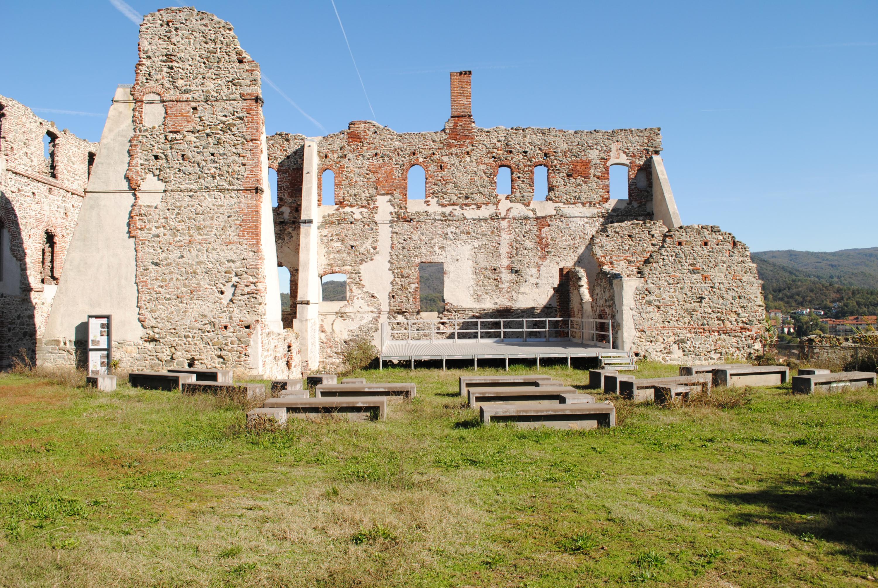 Ruderi del vecchio castello detto del Carretto (castello) - Cairo Montenotte (SV)  (XI; XI)