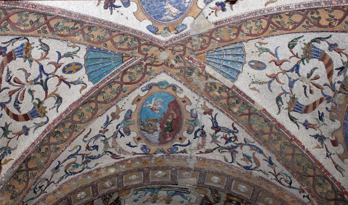 scene mitologiche, elementi decorativi vegetali (soffitto, elemento d'insieme) di Ligorio, Pirro (attribuito), Calandrino, Paolo (XVI)