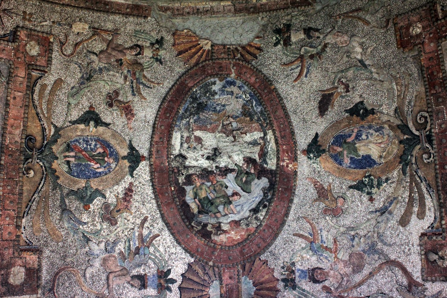 scene mitologiche e divinità, elementi decorativi vegetali e antropomorfi (soffitto, elemento d'insieme) di Ligorio, Pirro (attribuito), Calandrino, Paolo (XVI)