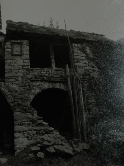 Architettura urbana minore (casa) - MONTECRESTESE (VB)  (XVI)