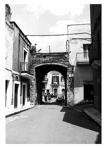 PORTA URBICA DI S. PIETRO (porta) - Acquaviva delle Fonti (BA) 