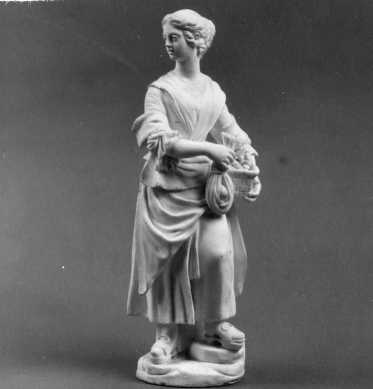figura femminile (statuetta) di Filippo Tagliolini - manifattura Reale Fabbrica di Napoli (XVIII)