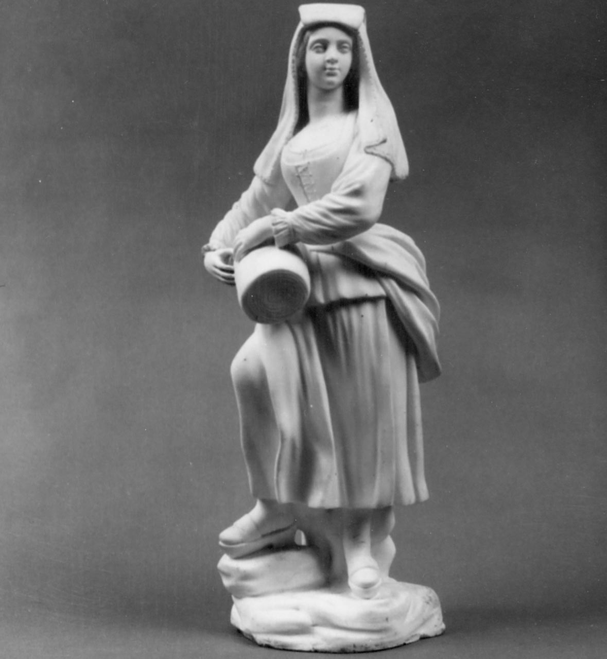 figura femminile (statuetta) di Filippo Tagliolini - manifattura Reale Fabbrica di Napoli (XVIII)