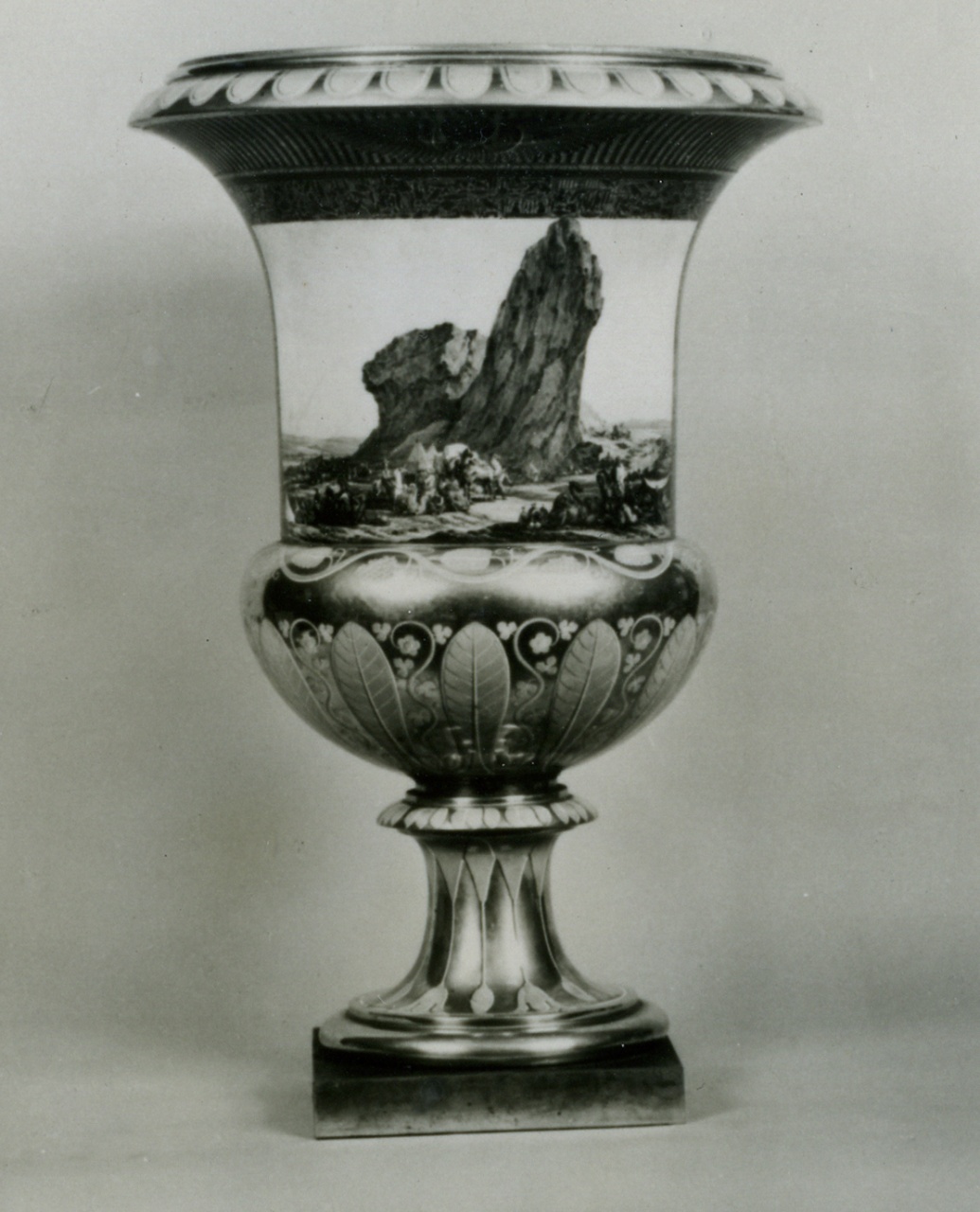 Djébéléïn ou les deux montagnes, Ruines du temple d’Hermopolis, Vaso a cratere (vaso, serie) - manifattura di Sèvres (XIX)