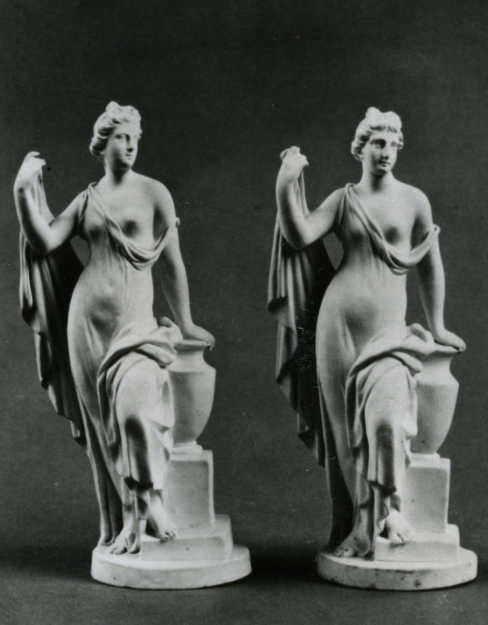 Venere al bagno (statuetta, serie) - Manifattura Imperiale di porcellane, Vienna (XVIII)