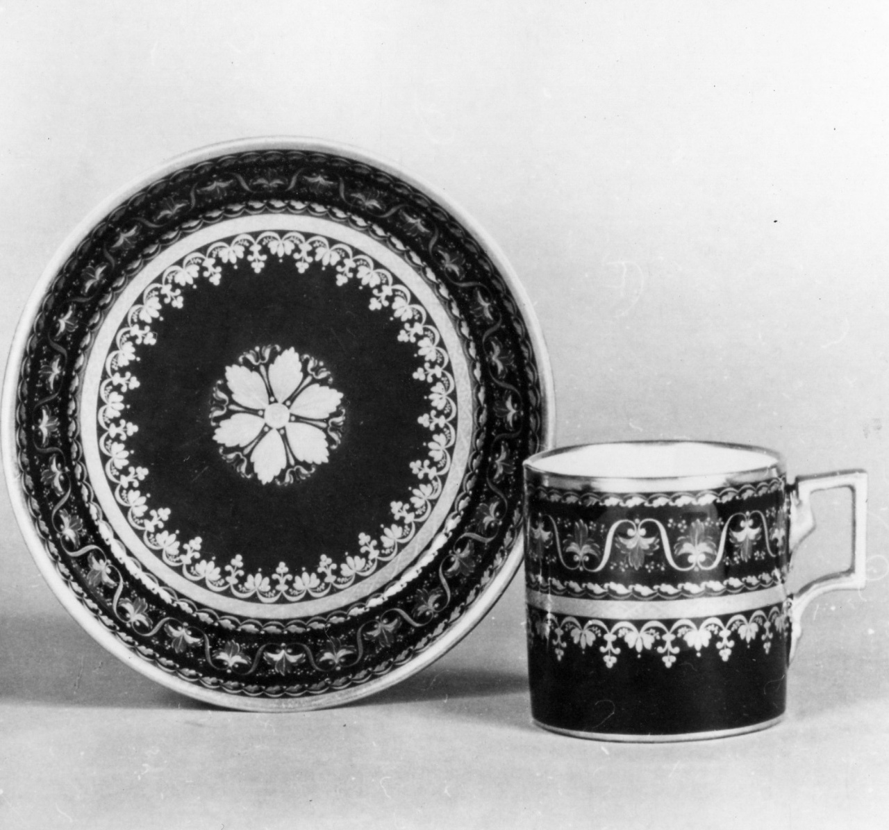 piattino - manifattura viennese (XIX)