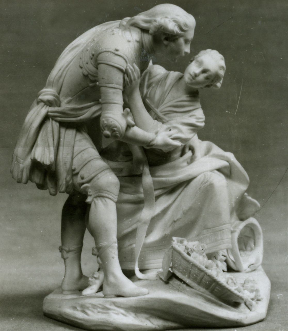 La Fée Urgèle, Il cavaliere Roberto tenta di baciare la fata Urgèle (gruppo scultoreo) - manifattura di Sèvres (XVIII)