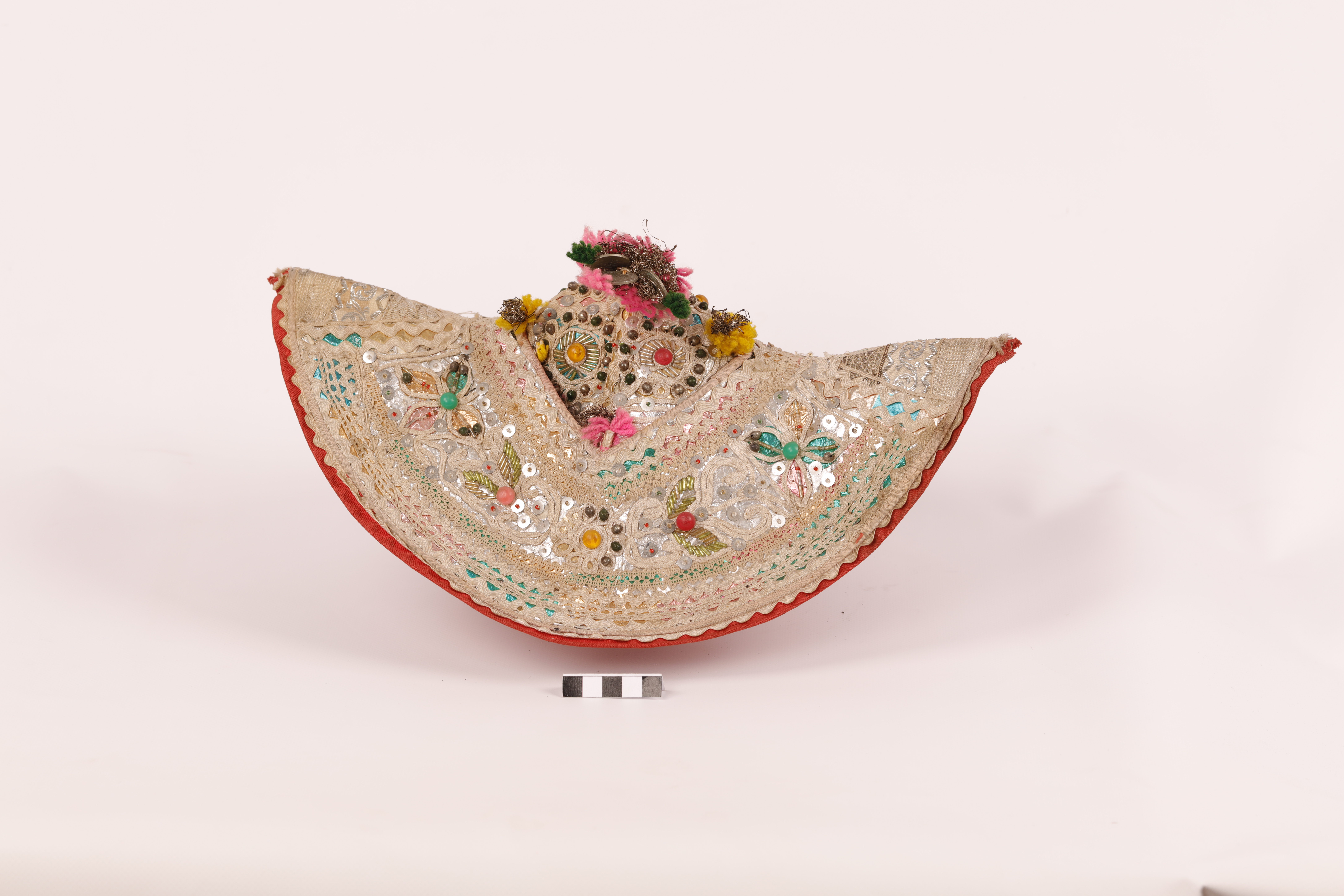 Copricapo, ABBIGLIAMENTO E ORNAMENTI DEL CORPO/ ACCESSORI