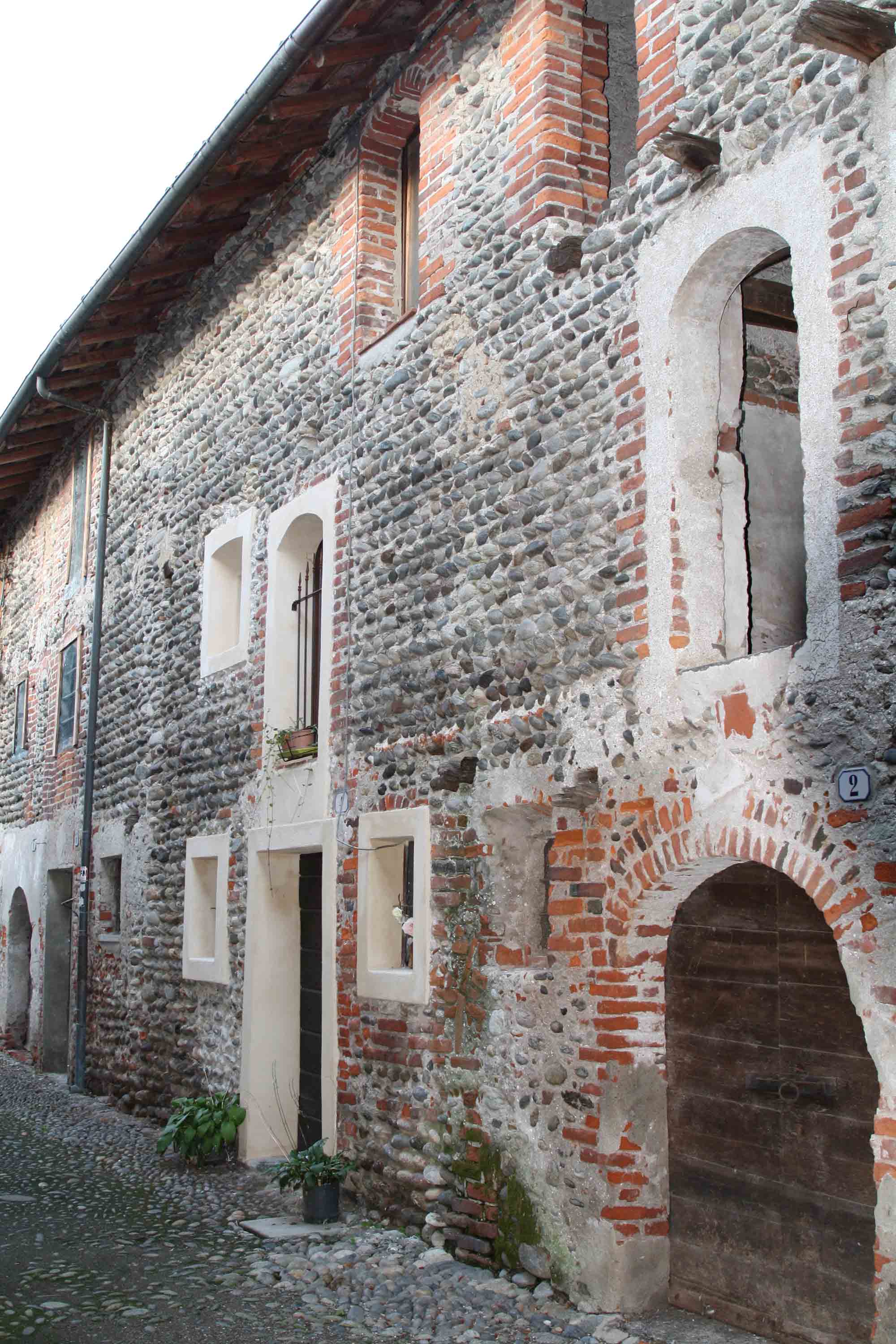 Ricetto - Casa privata in vicolo Castelfidardo, 2-4 (casa, privata) - Carpignano Sesia (NO) 