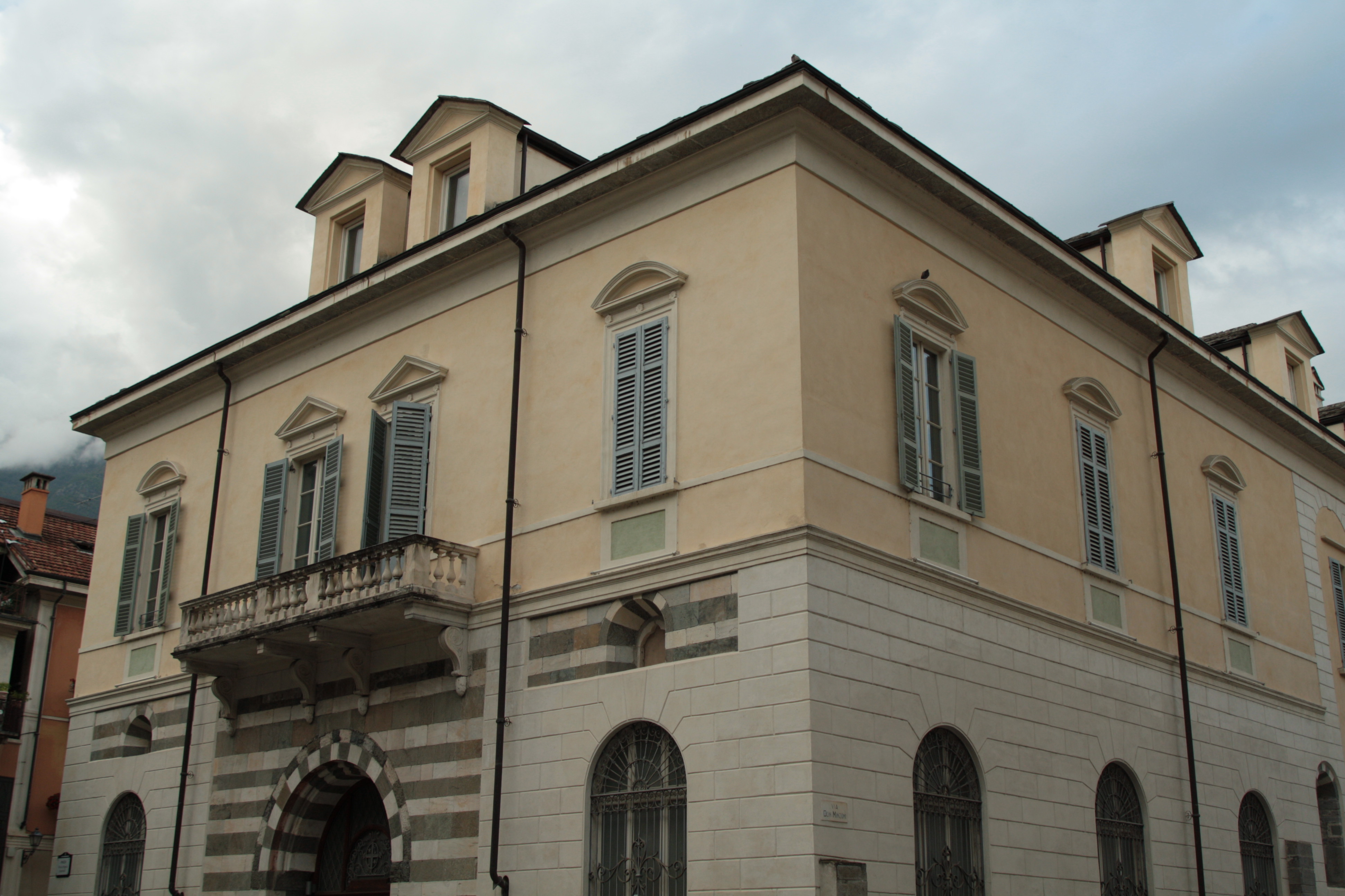 Palazzo Galletti (già Chiesa di San Francesco) / Palazzo San Francesco (palazzo) - Domodossola (VB)  (XIX)