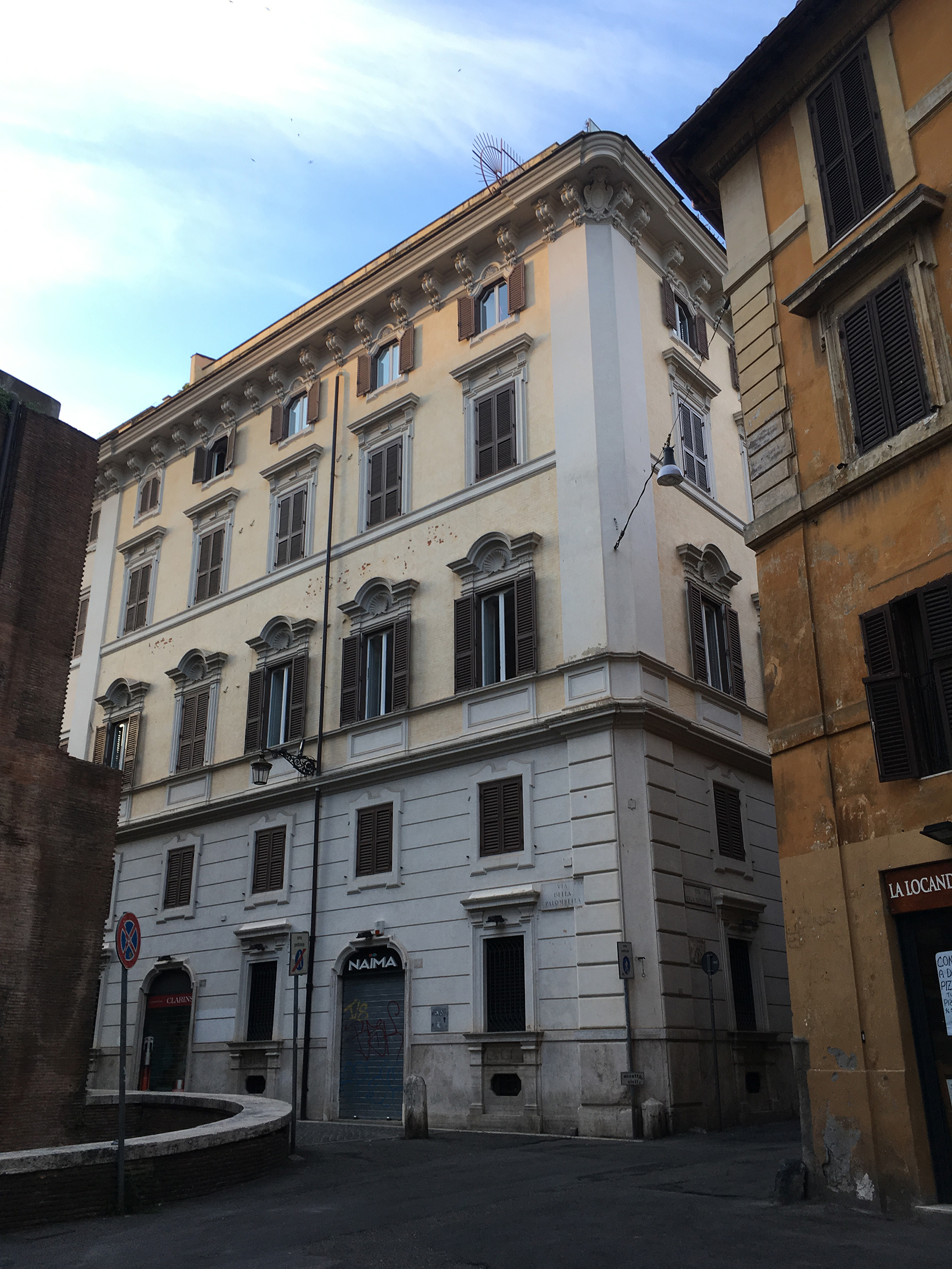 [Casa in Via della Rotonda, 34,35,36(P),37] (casa, privata) - Roma (RM) 