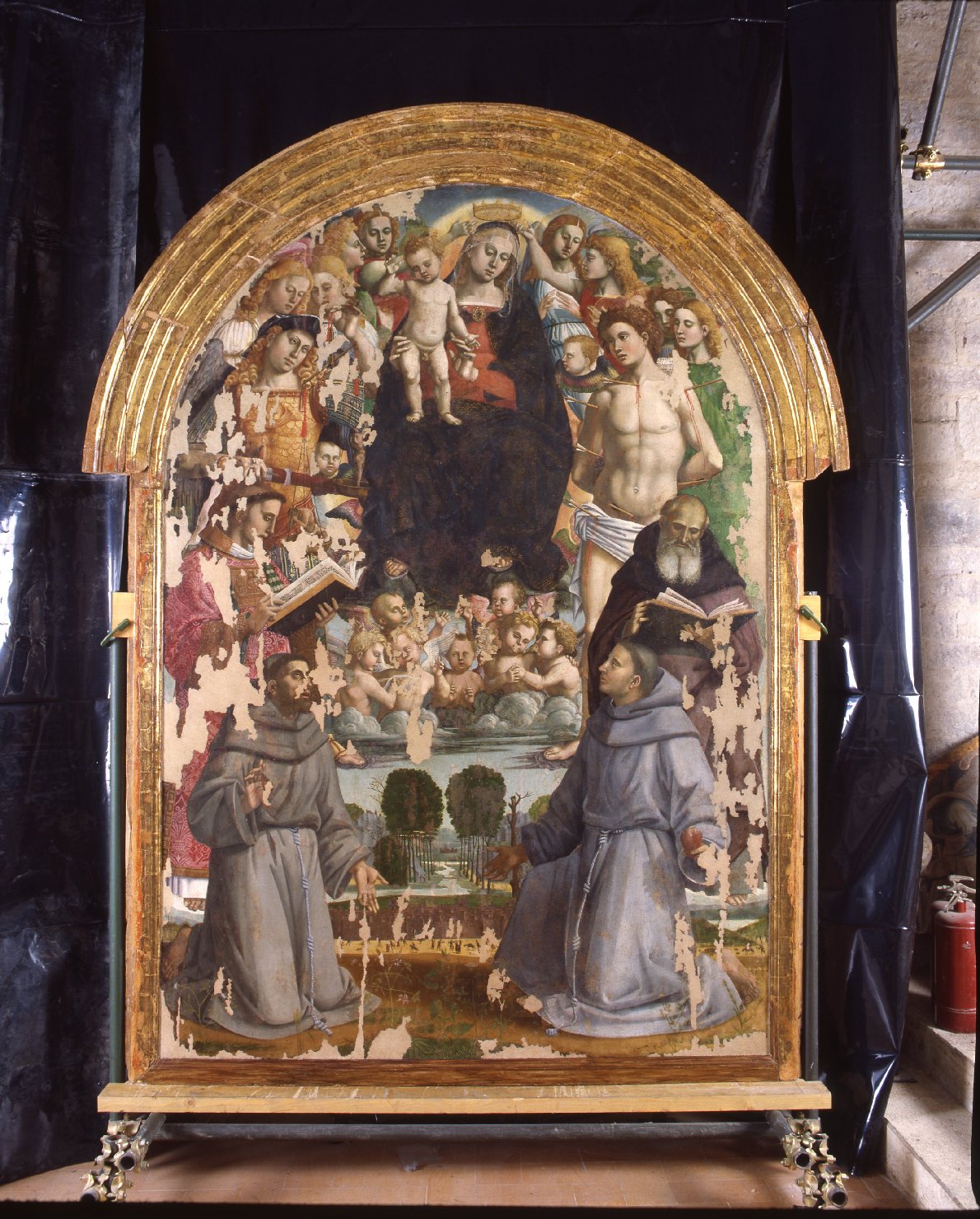 Madonna in gloria tra Santi e angeli (dipinto, elemento d'insieme) di Luca d'Egidio di Ventura detto Luca Signorelli (bottega) (primo quarto sec. XVI)
