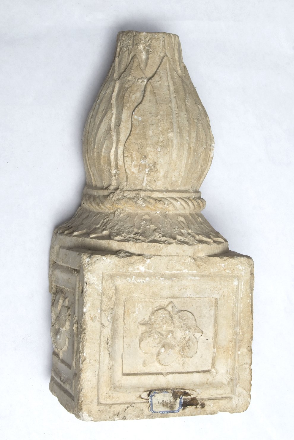 balaustro, frammento - ambito Italia centrale (secc. XIV/ XV)