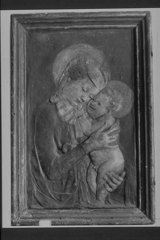 Madonna con Bambino (rilievo, opera isolata) di Desiderio da Settignano (scuola) - ambito toscano (prima metà sec. XV)