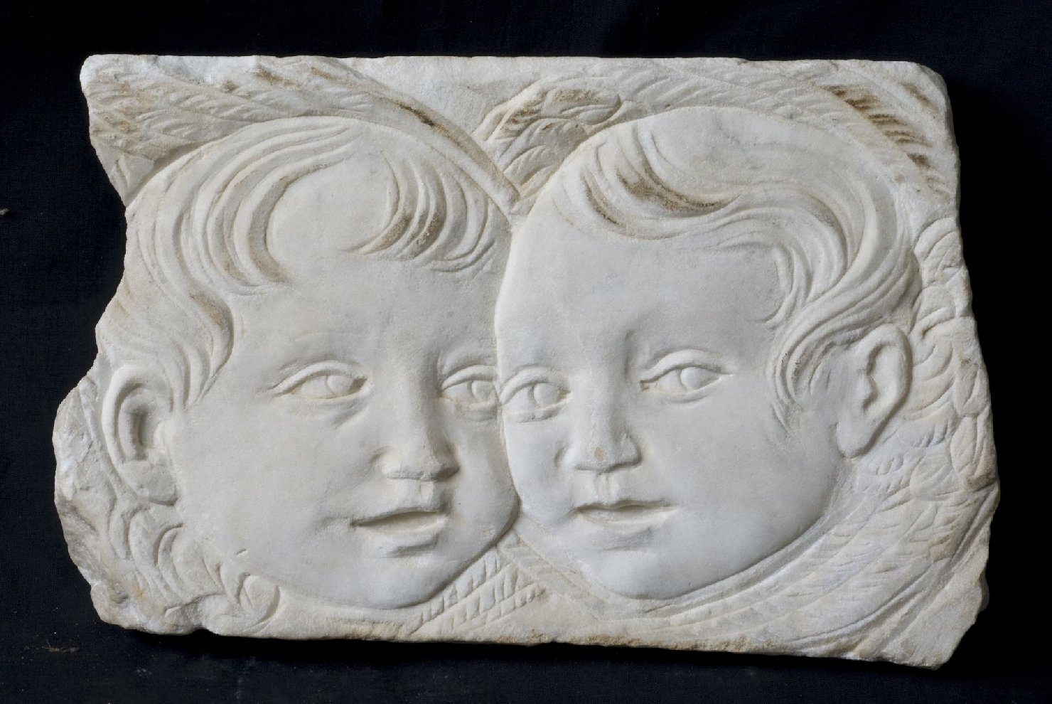 cori angelici: serafini (rilievo, frammento) di Agostino di Duccio (attribuito) (seconda metà sec. XV)