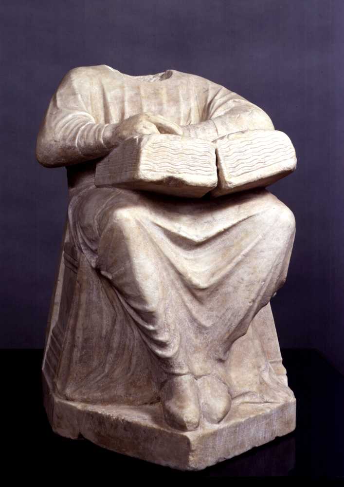 Giurista acefalo, figura maschile seduta (scultura, elemento d'insieme) di Arnolfo di Cambio (attribuito) (sec. XIII)