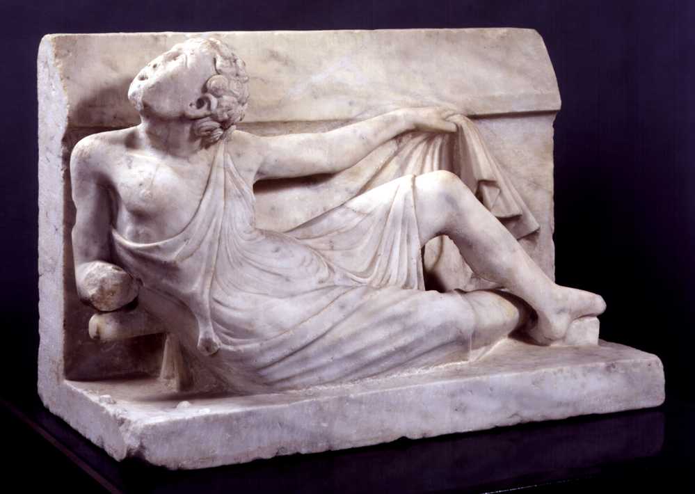 malato alla fonte, figura maschile distesa (scultura, elemento d'insieme) di Arnolfo di Cambio (attribuito) (sec. XIII)