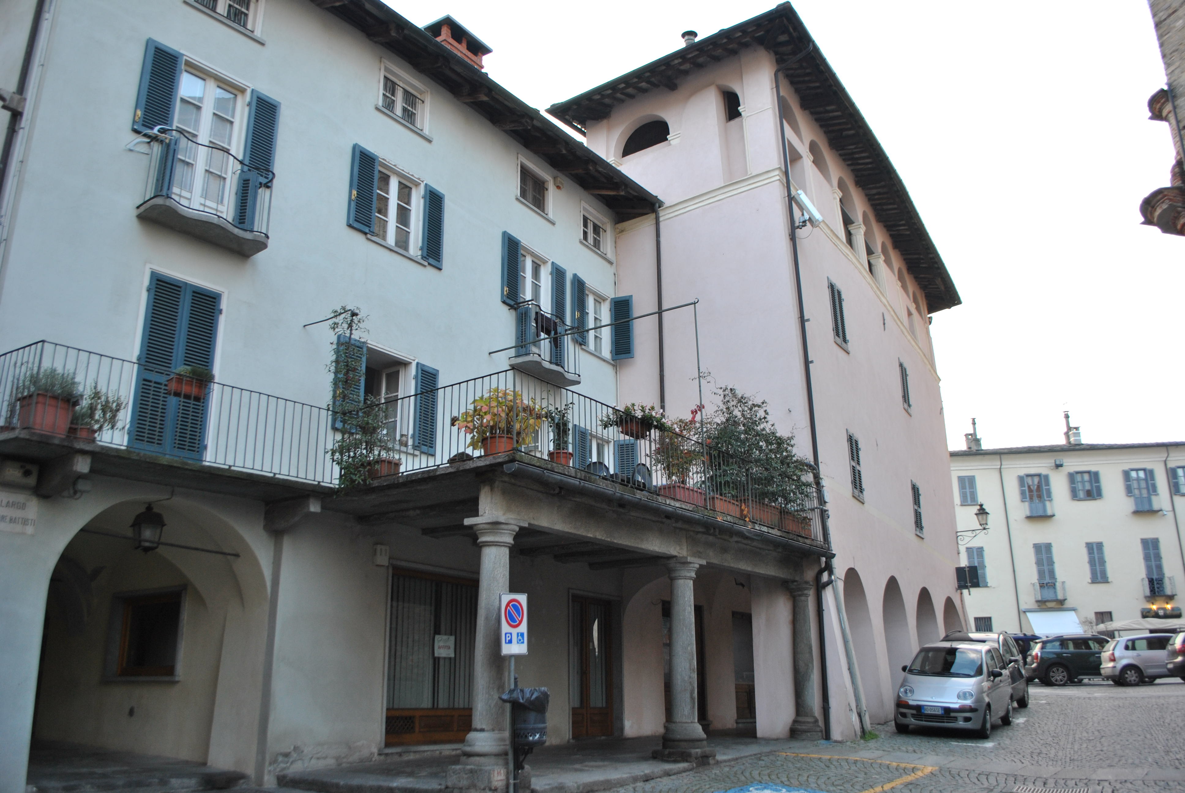 edifici con portici (casa, plurifamiliare, privata) - Barge (CN) 