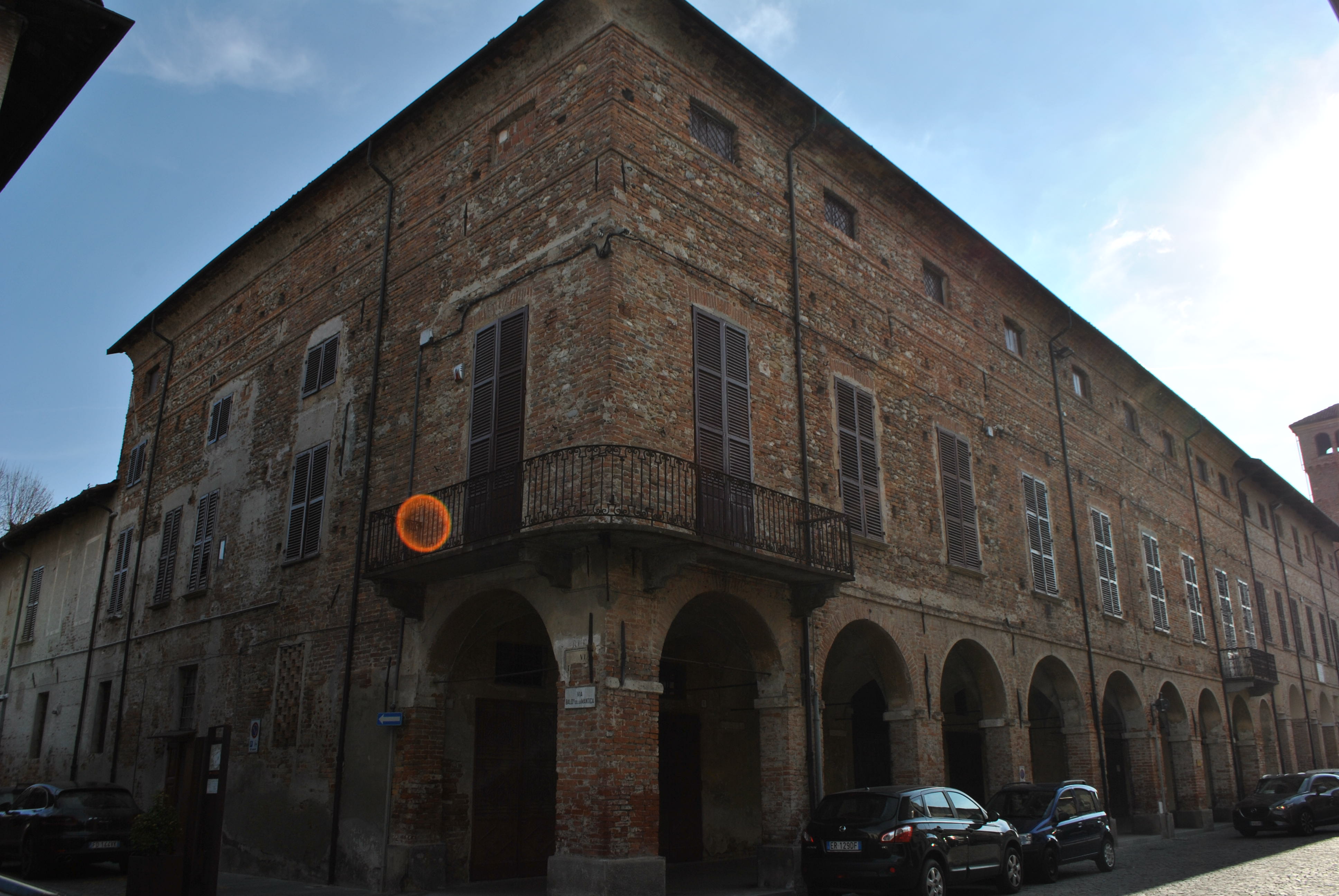 Palazzo Marchesi Fracasso di Torre Rossano (palazzo) - Cherasco (CN)  (XVIII, prima metà)