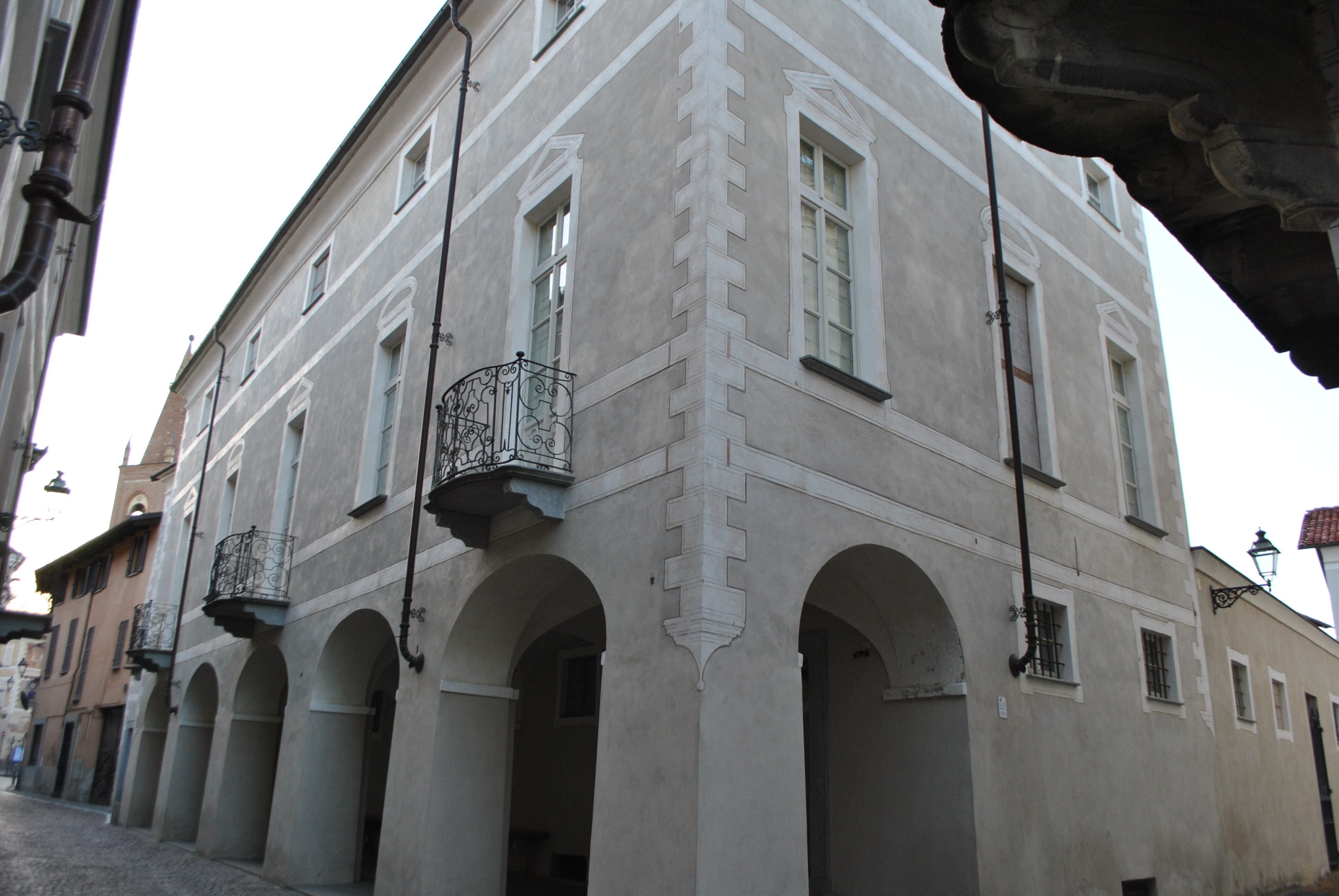palazzo - Bene Vagienna (CN)  (XVI)