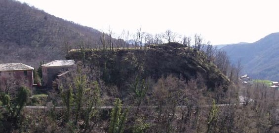 Castello di Roccatagliata (struttura di fortificazione, castello militare) - Neirone (GE)  (PERIODIZZAZIONI/ STORIA/ Età medievale) <br>Condizioni d'uso: <a class='link-esterno' href='https://docs.italia.it/italia/icdp/icdp-pnd-circolazione-riuso-docs/it/v1.0-giugno-2022/testo-etichetta-BCS.html' target='_bcs'>Beni Culturali Standard (BCS)</a>