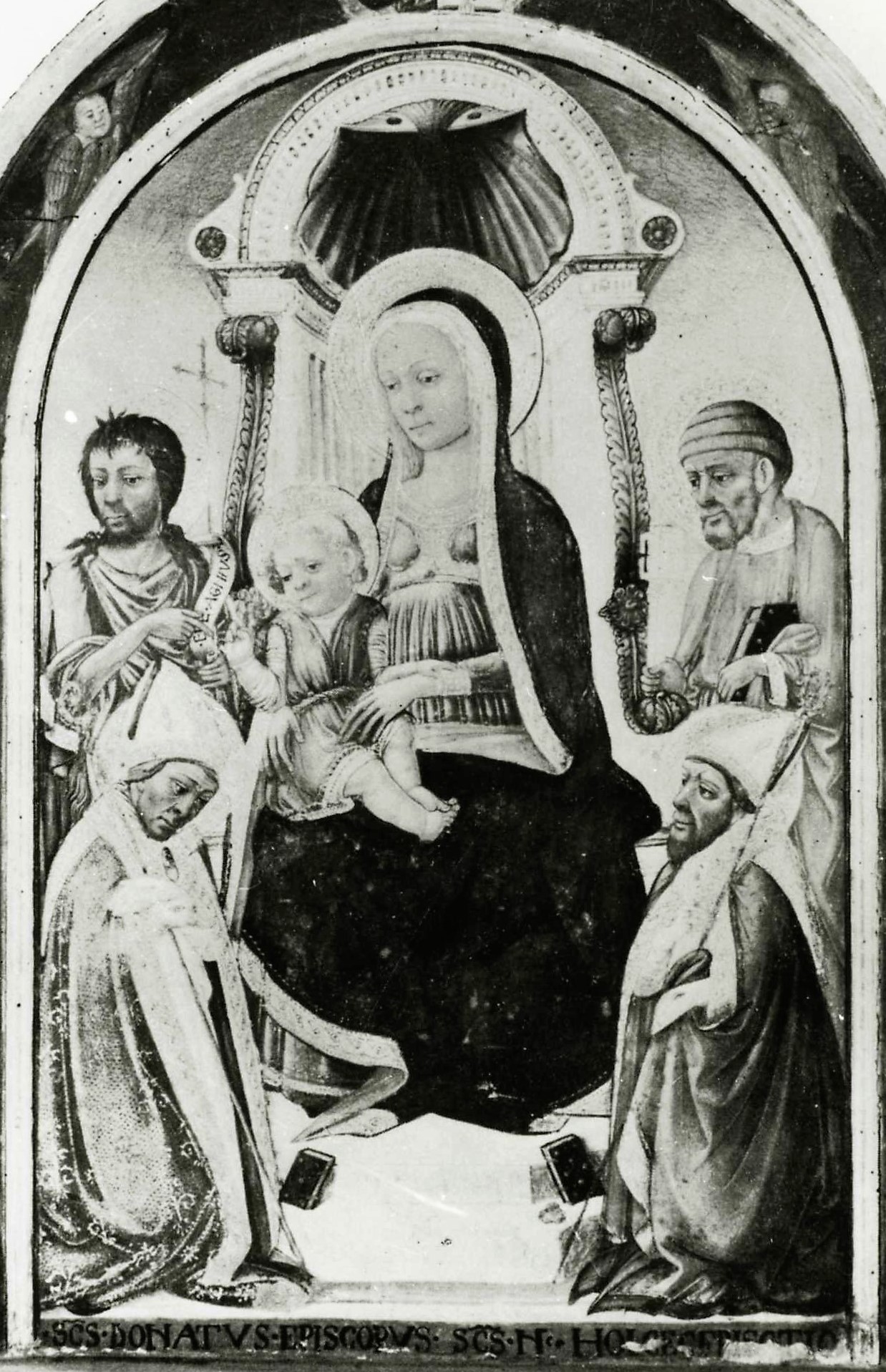 Madonna con Bambino in trono tra San Giovanni Battista, San Donato d'Arezzo, San Pietro e San Nicola di Bari (dipinto) di Neri di Bicci (attribuito) (sec. XV)