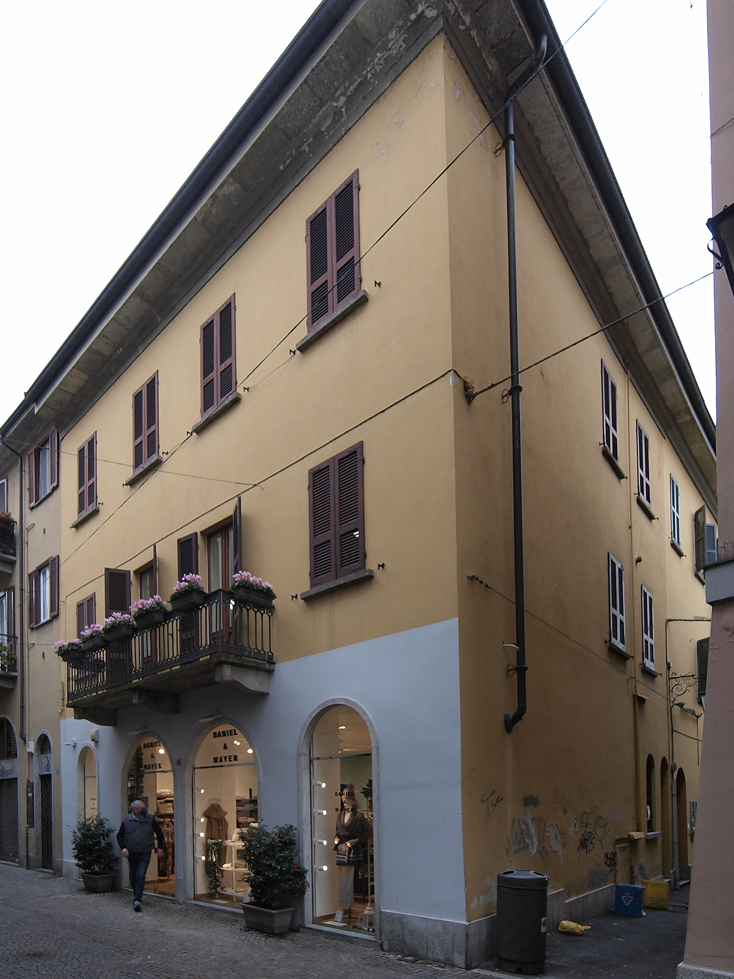 [casa in via Cavour, 28] (casa) - ARONA (NO)  (XX)