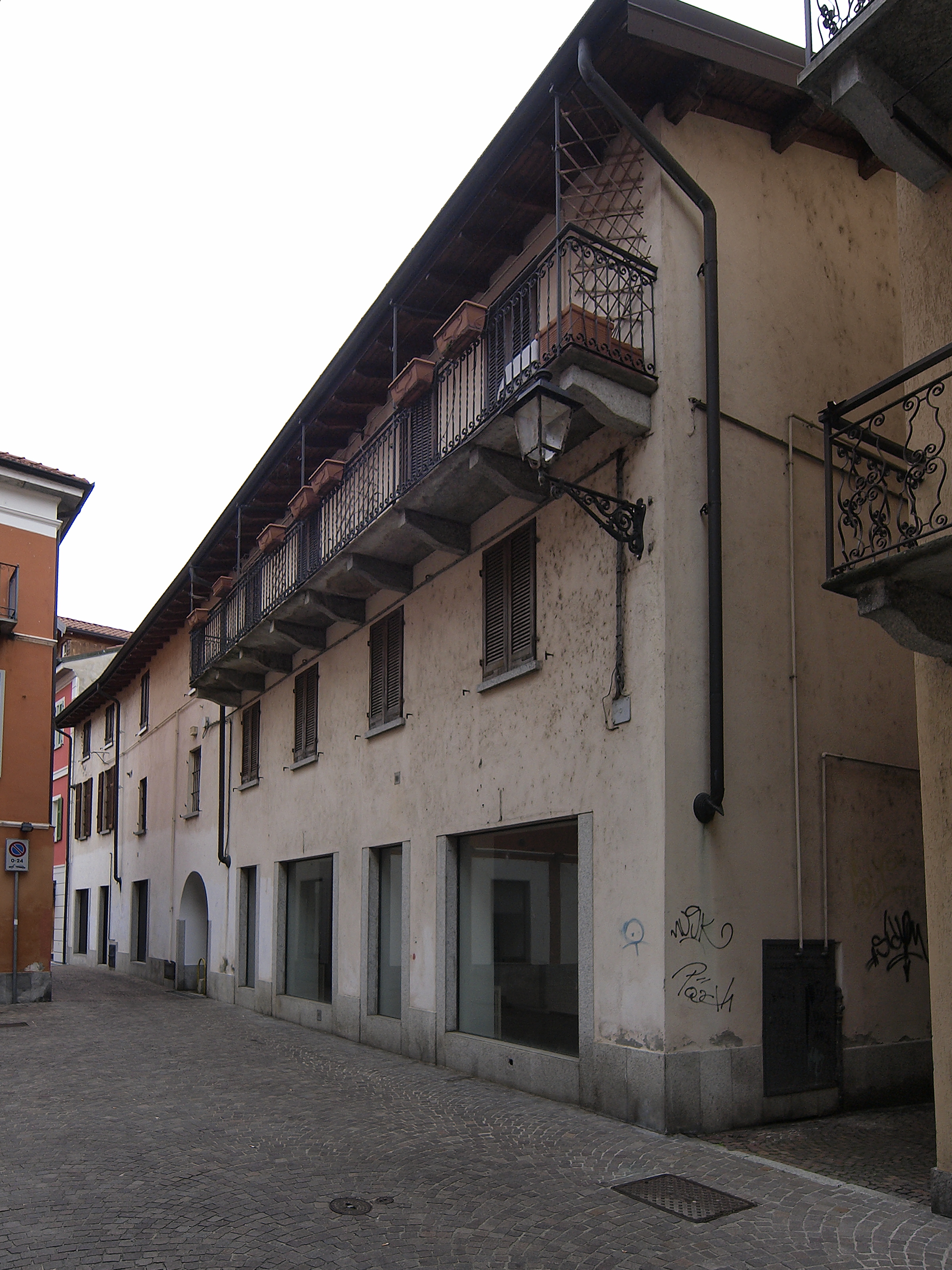 [casa in vicolo del Teatro] (casa) - ARONA (NO)  (XX)