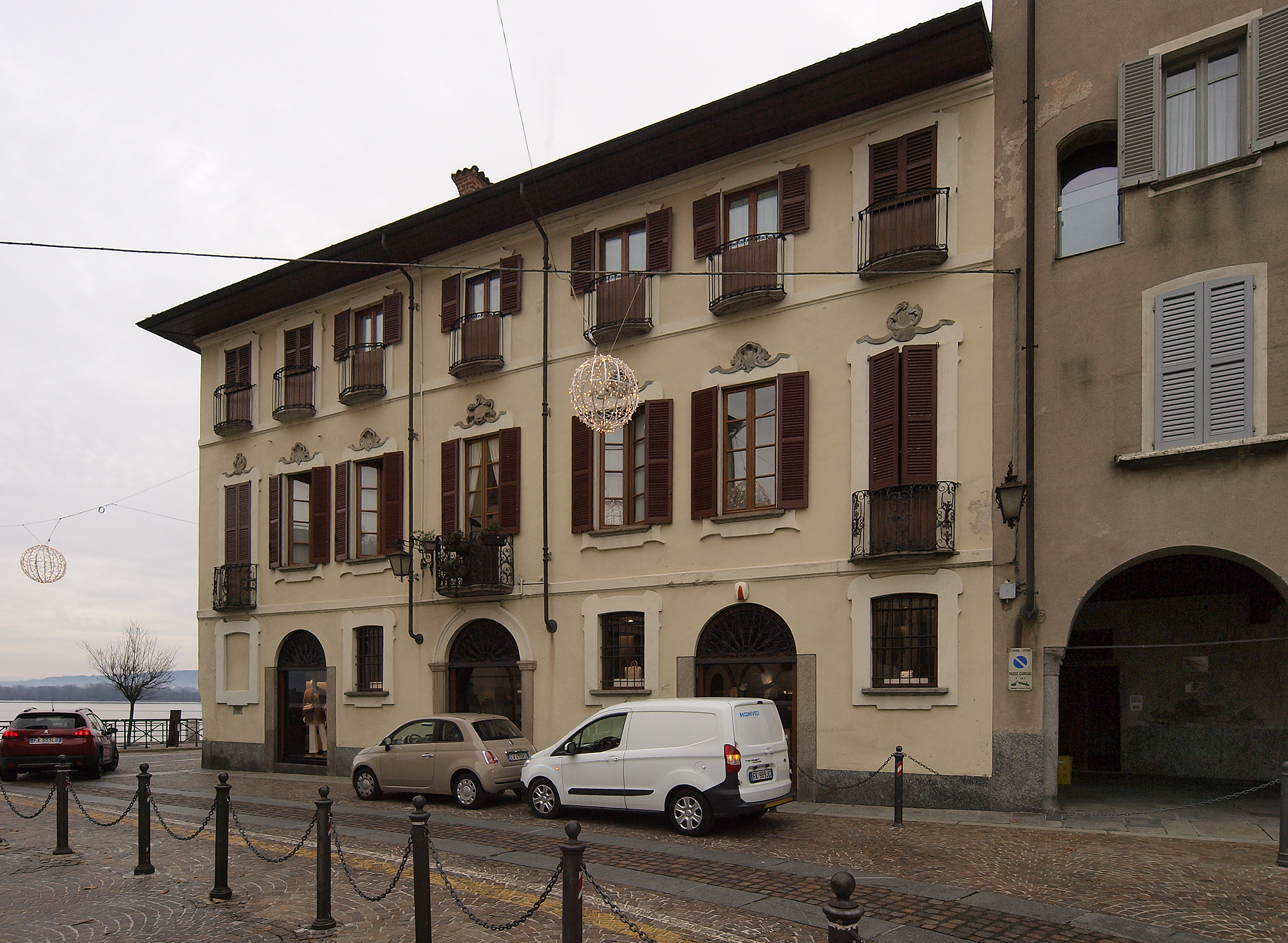 [casa in piazza del Popolo, 46] (casa) - ARONA (NO)  (XVIII, metà)