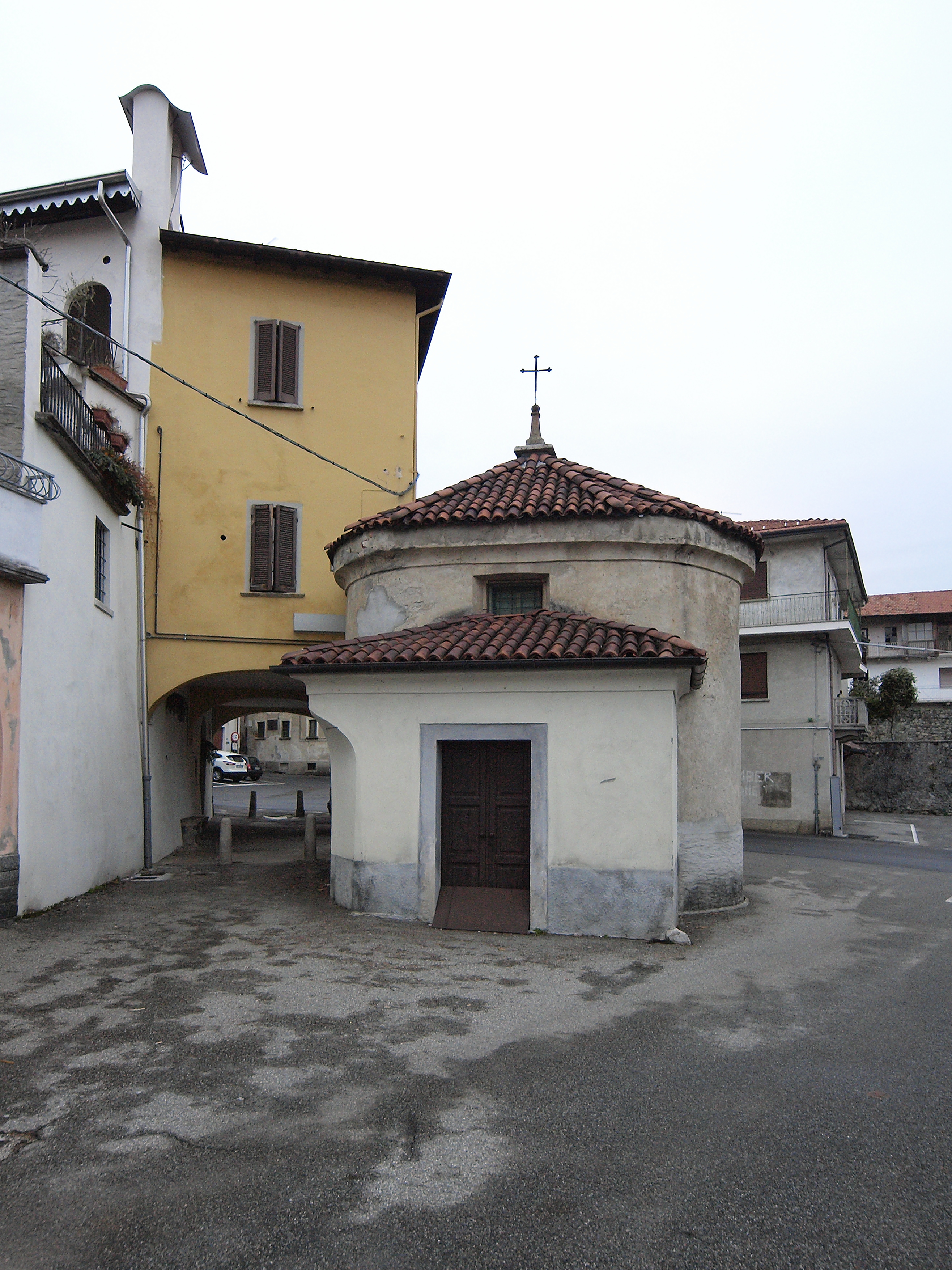 [cappella in largo della Chiesa, 1] (cappella) - GOZZANO (NO)  (XVII, metà)
