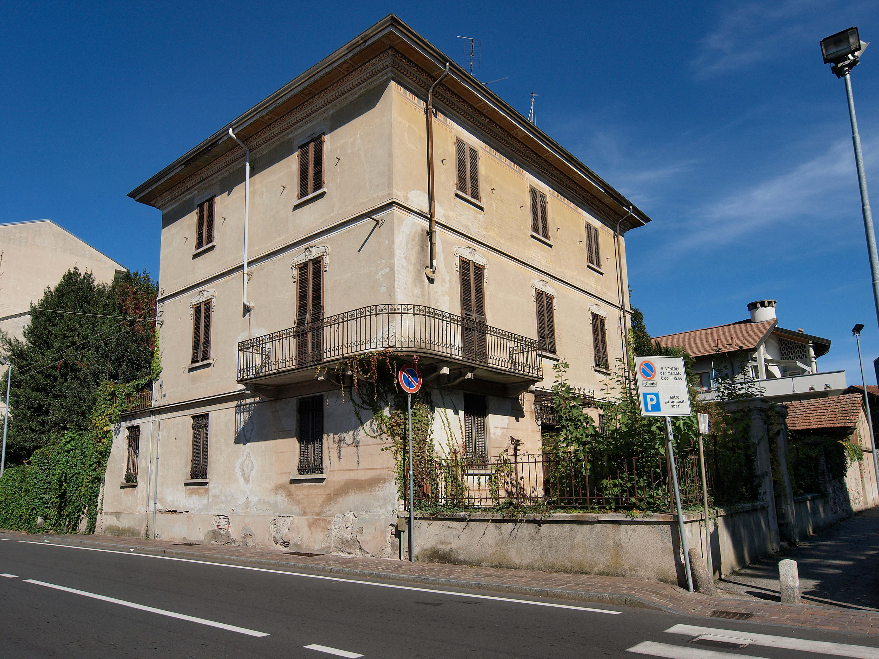 [Casa in Vicolo San Leonardo, 1] (casa) - BORGOMANERO (NO)  (XX, inizio)