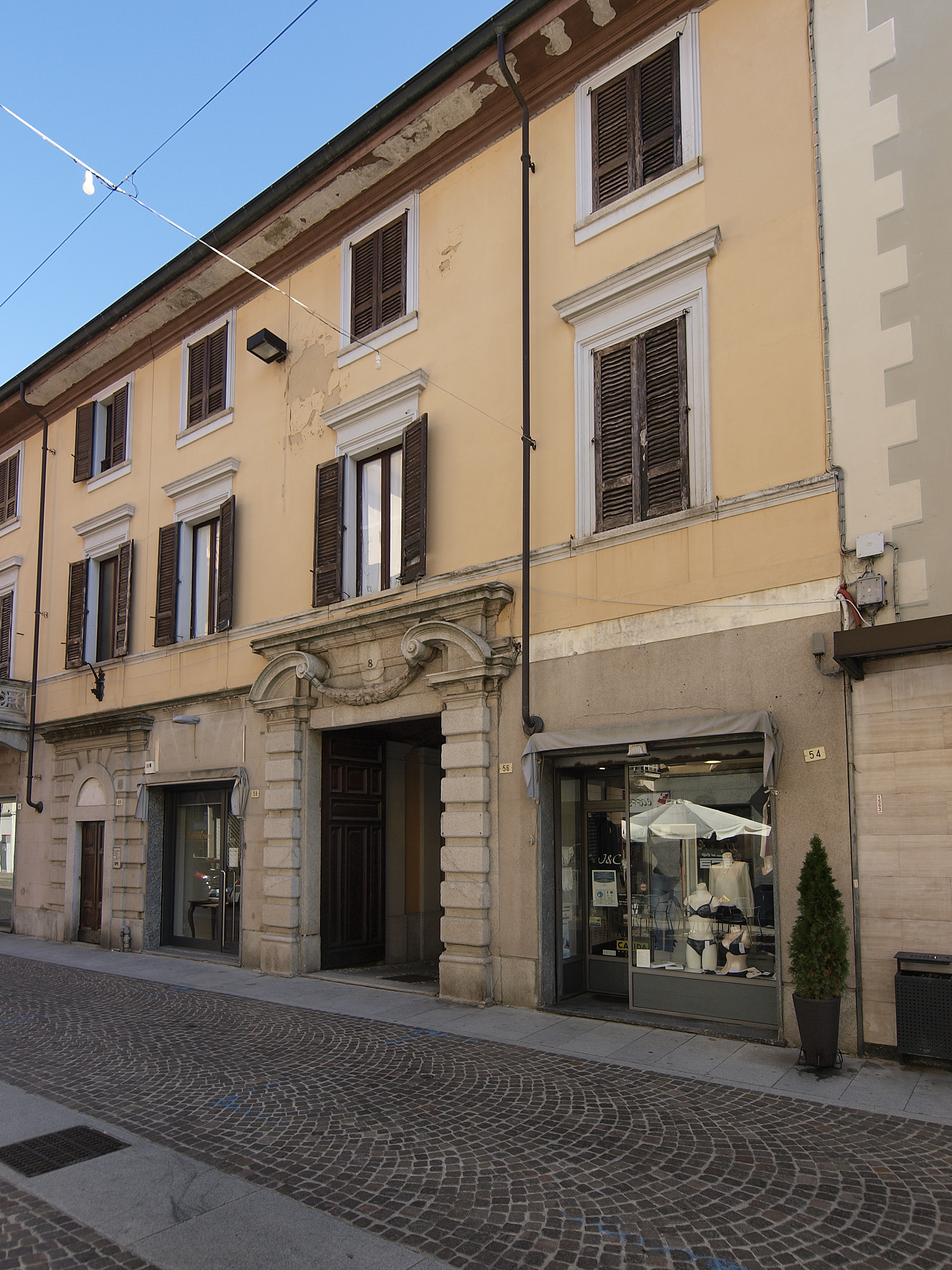 [Palazzo in Corso Cavour, 60] (palazzo) - BORGOMANERO (NO)  (XIX, metà)