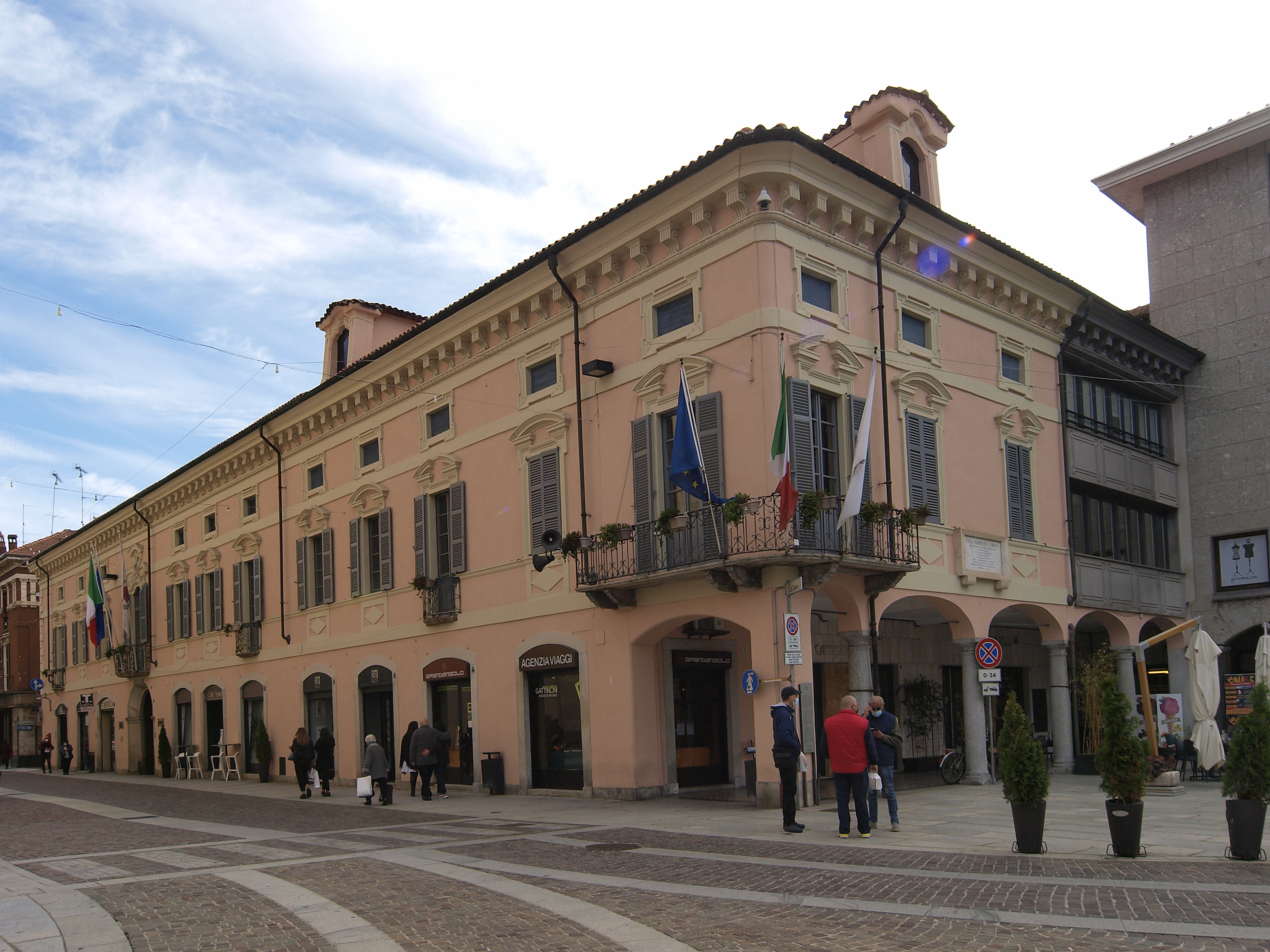 Palazzo Tornielli di Vergano (palazzo, comunale) - BORGOMANERO (NO)  (XVIII, fine)